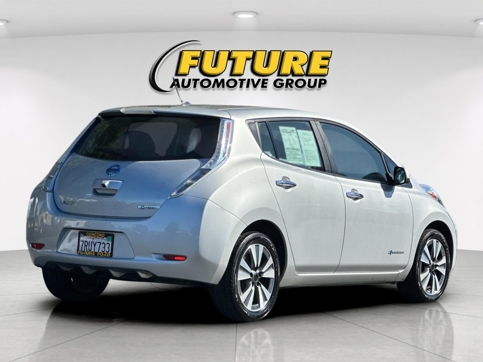 Used 2013 Silver Nissan SL image 3