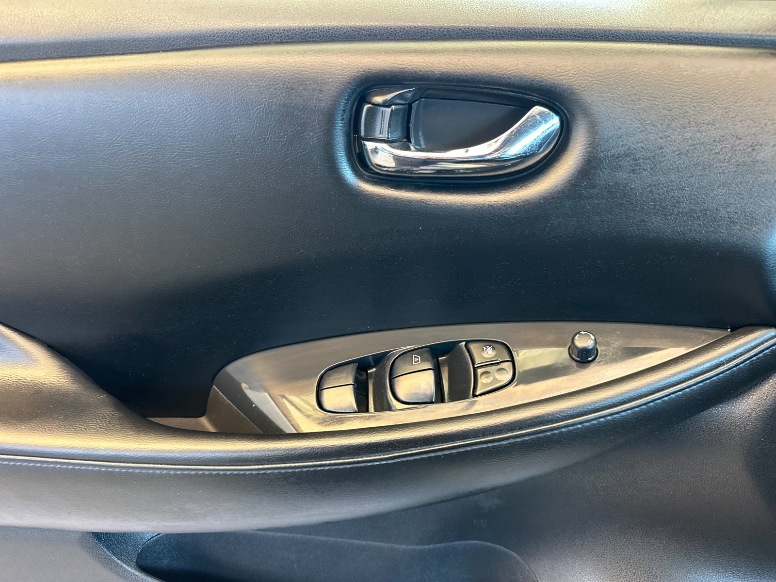 Used 2013 Silver Nissan SL image 10