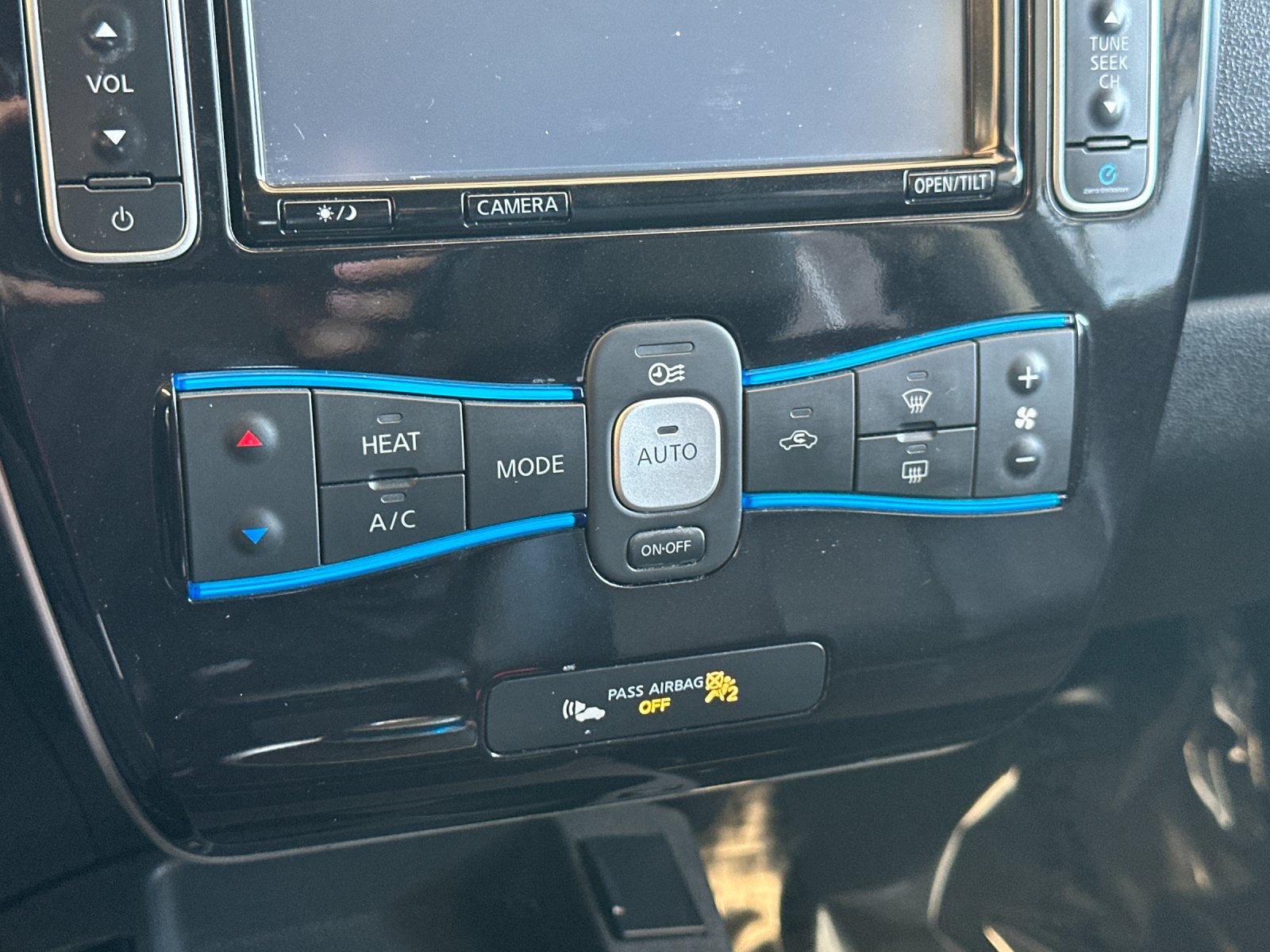 Used 2013 Silver Nissan SL image 20