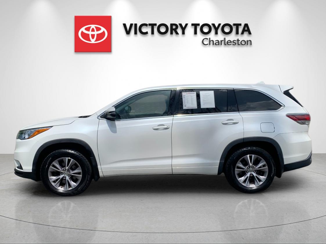 Used 2015 Toyota Highlander LE Plus with VIN 5TDBKRFH3FS147780 for sale in Charleston, WV