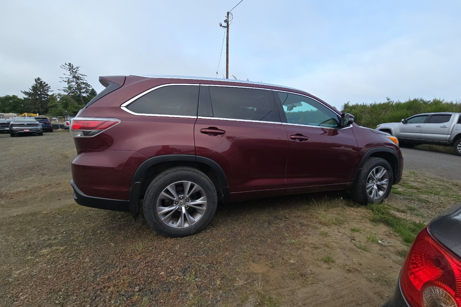 Used 2014 Red Toyota XLE V6 image 4