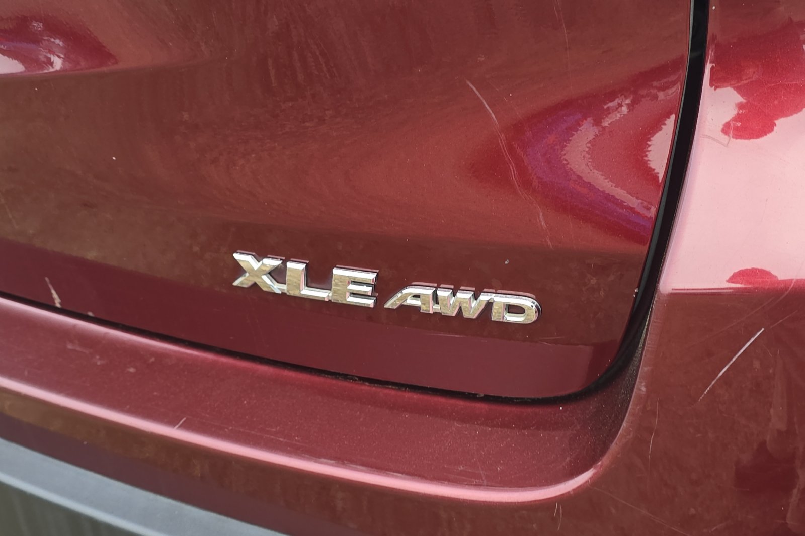 Used 2014 Red Toyota XLE V6 image 7