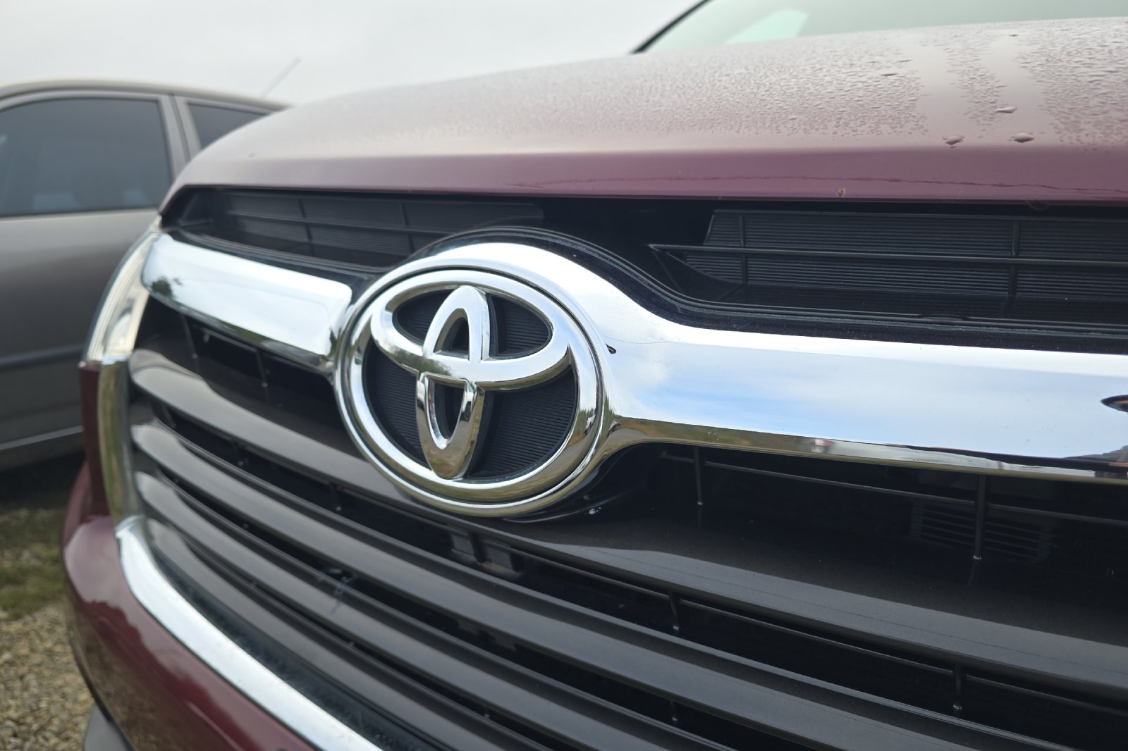 Used 2014 Red Toyota XLE V6 image 10
