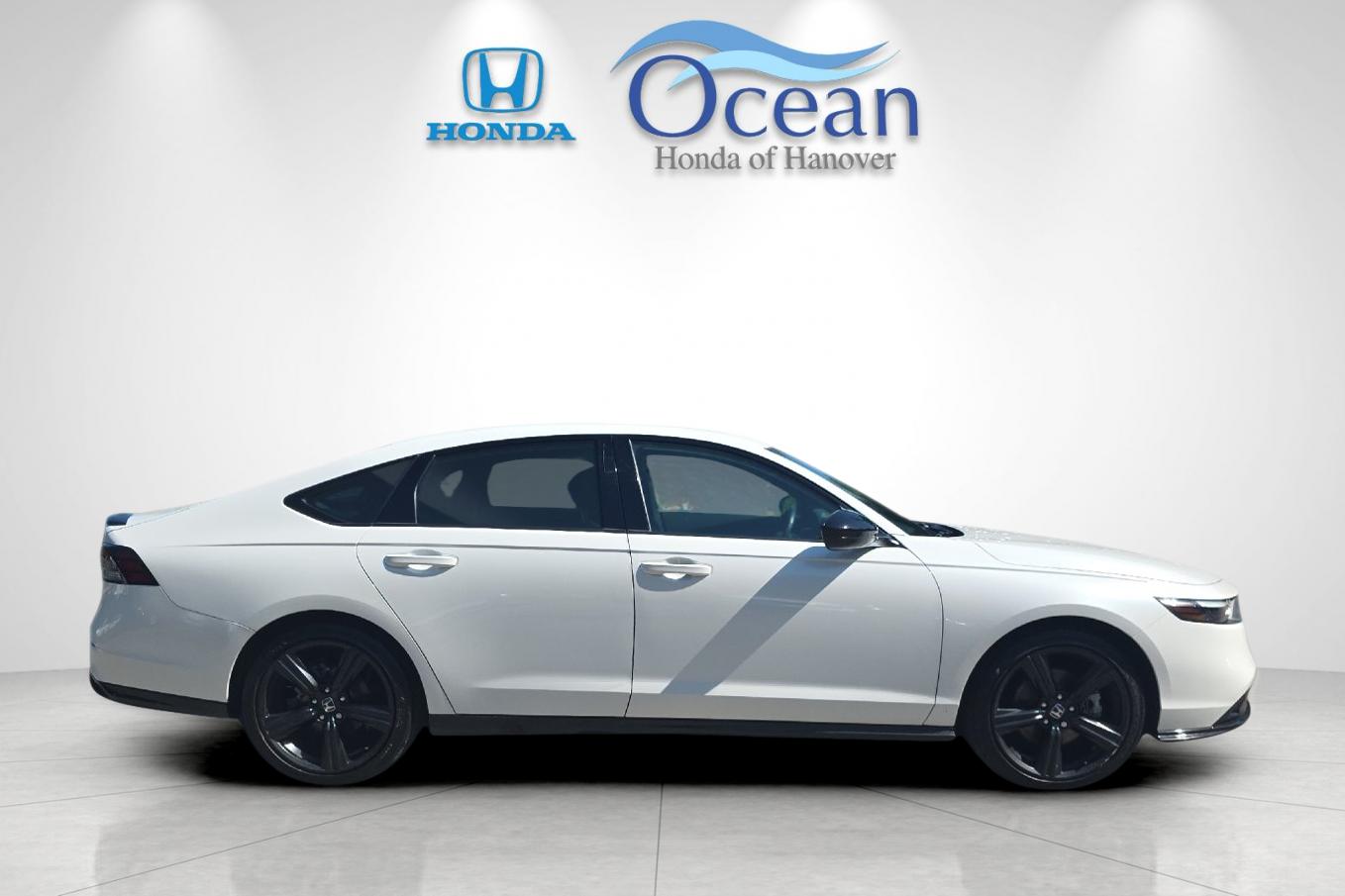 Used 2025 Platinum White Pearl Honda Sport-L image 2