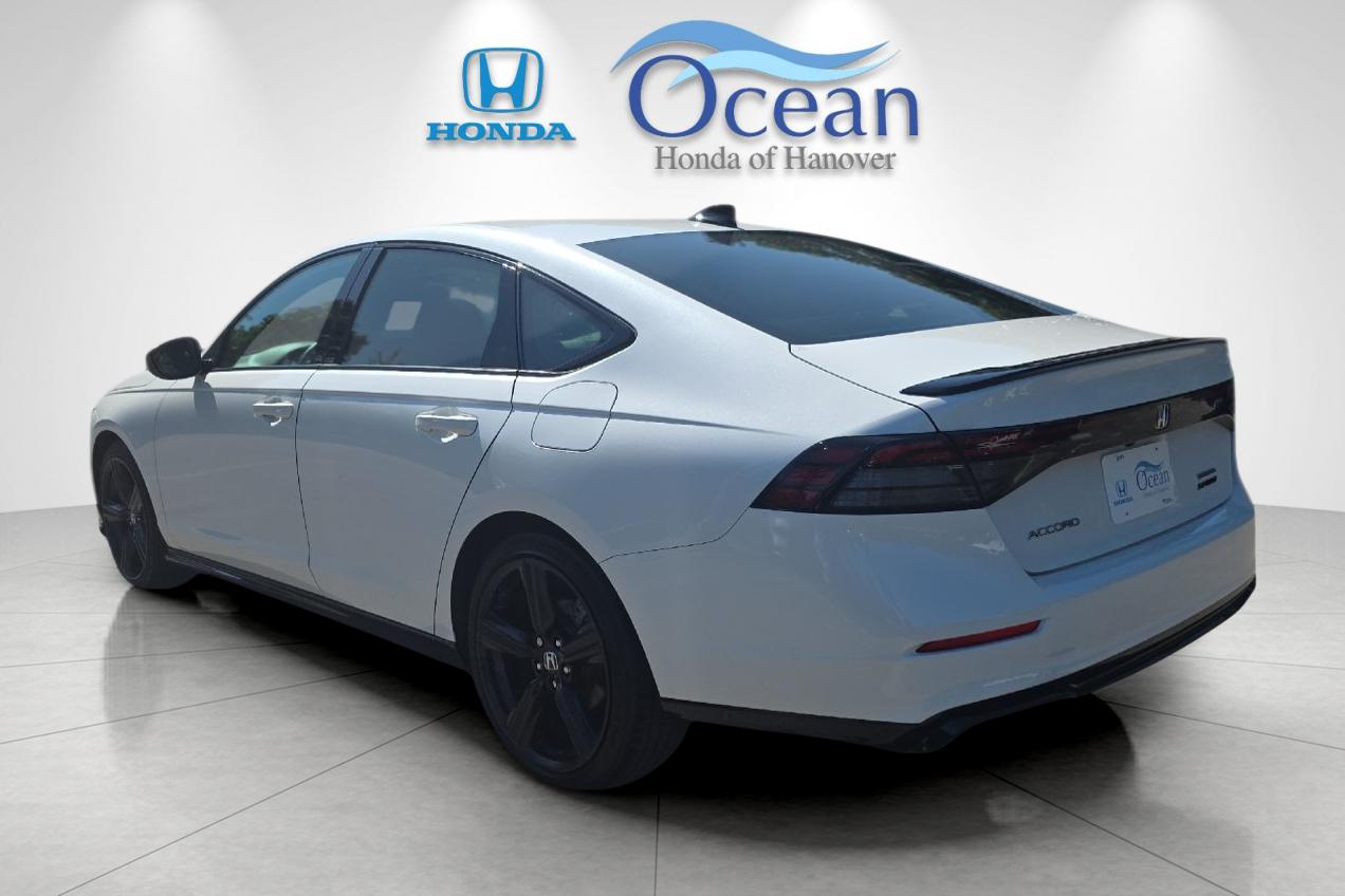 Used 2025 Platinum White Pearl Honda Sport-L image 5