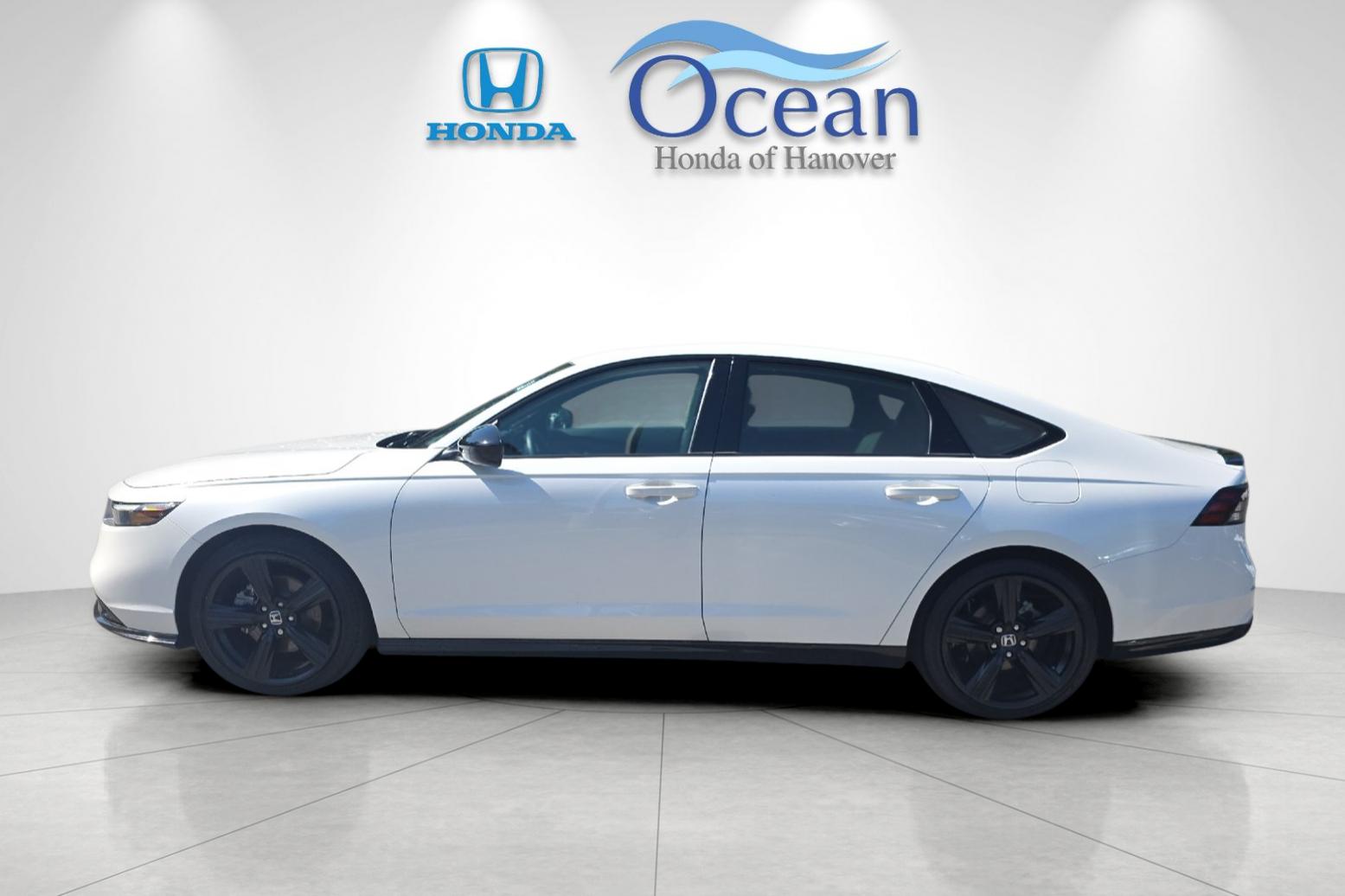 Used 2025 Platinum White Pearl Honda Sport-L image 6
