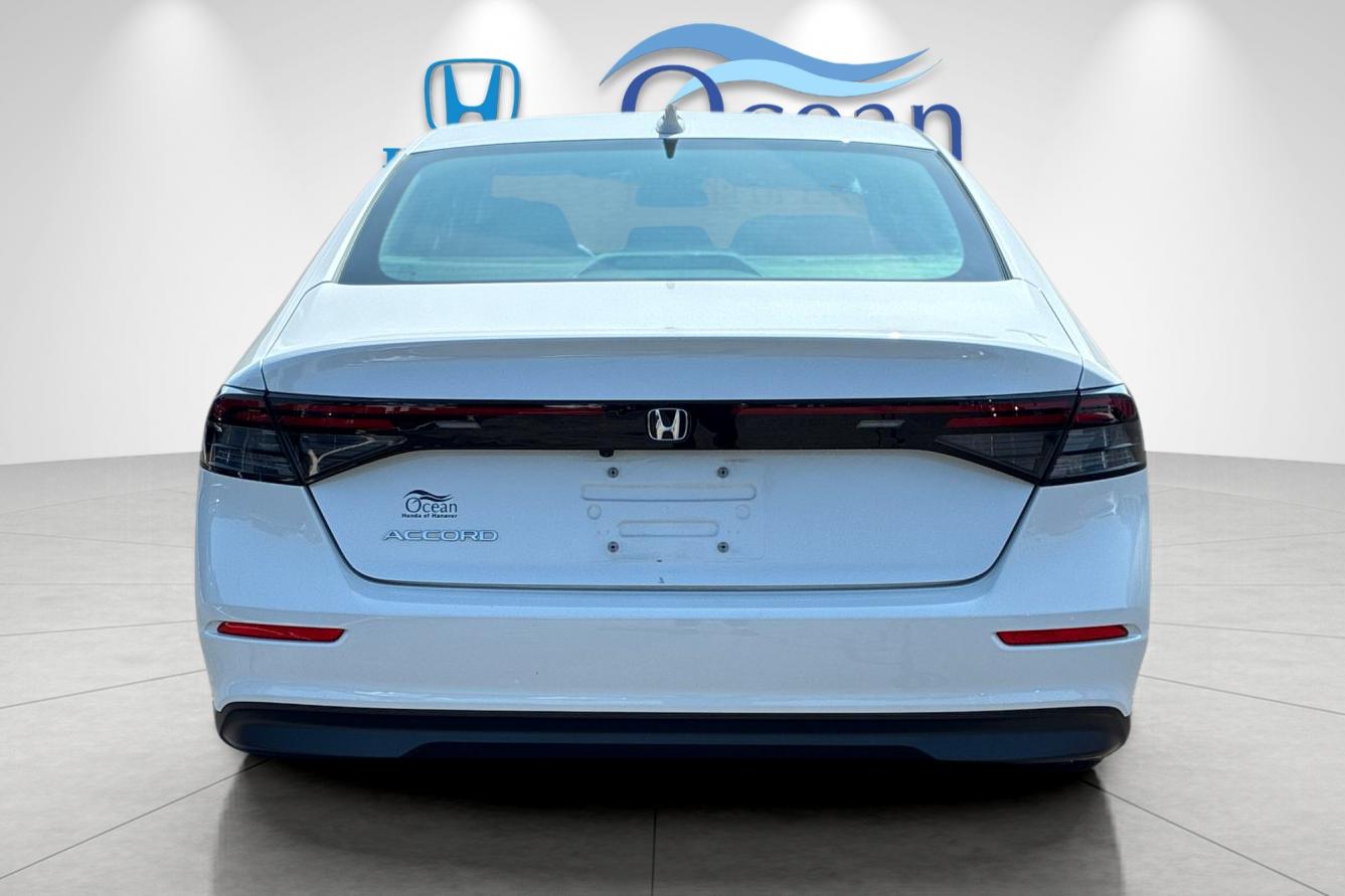 Used 2024 Platinum White Pearl Honda EX image 4