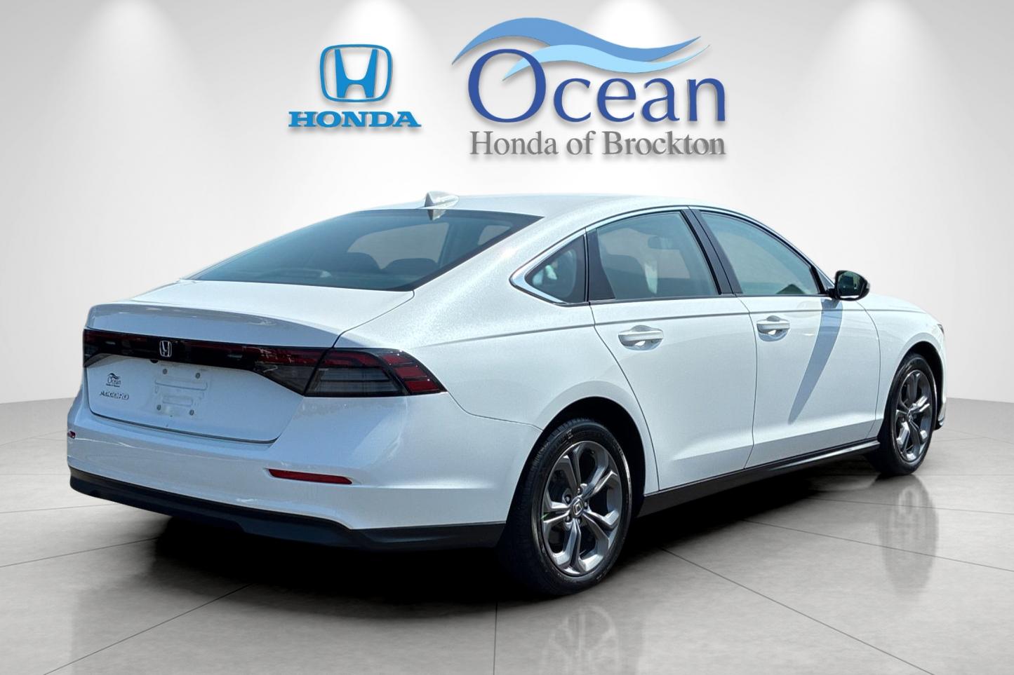 Used 2024 Platinum White Pearl Honda EX image 3