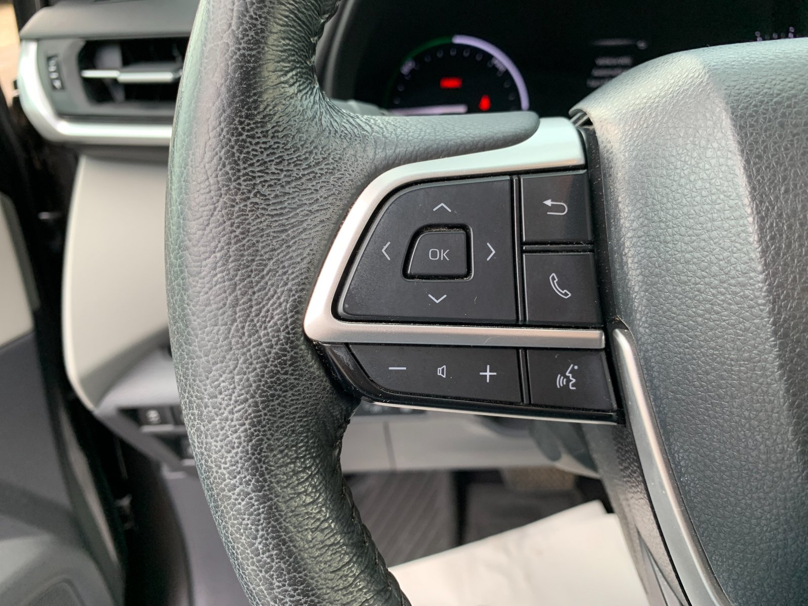 Certified Used 2024 Gray Toyota XLE image 28