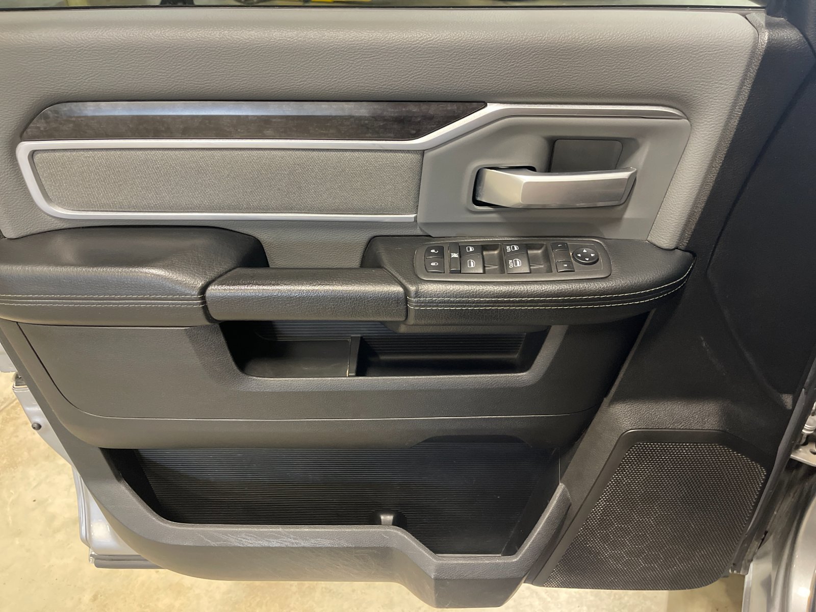Used 2022 Silver Ram Big Horn image 12
