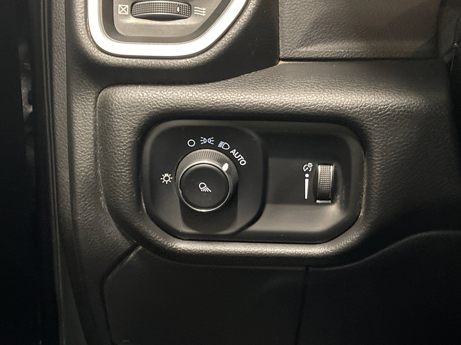 Used 2022 Silver Ram Big Horn image 29