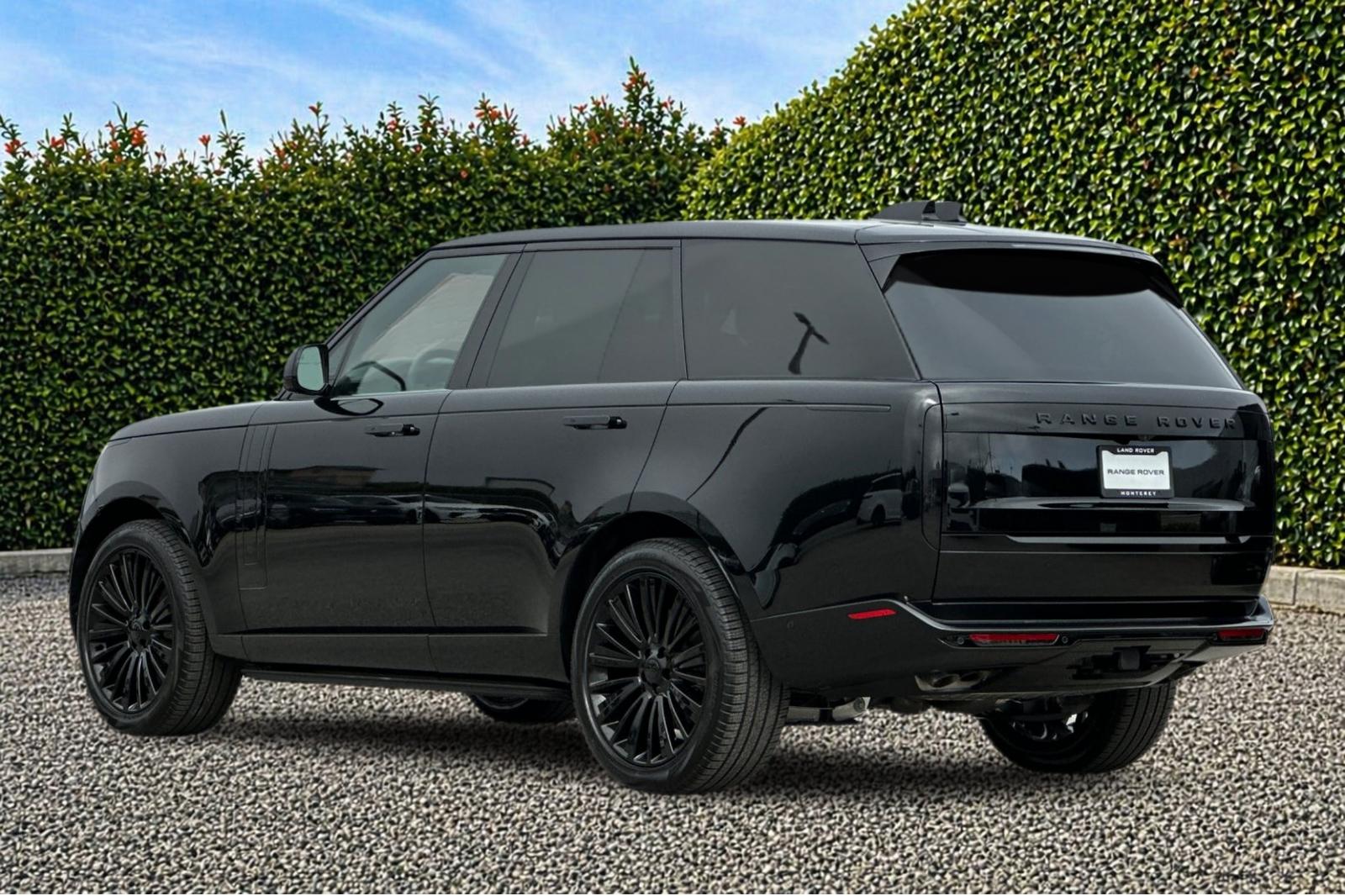 New 2026 Narvik Black Land Rover SV image 4