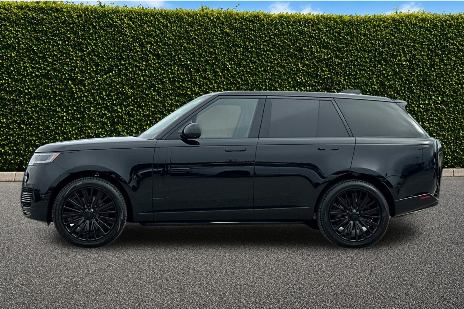 New 2026 Narvik Black Land Rover SV image 3