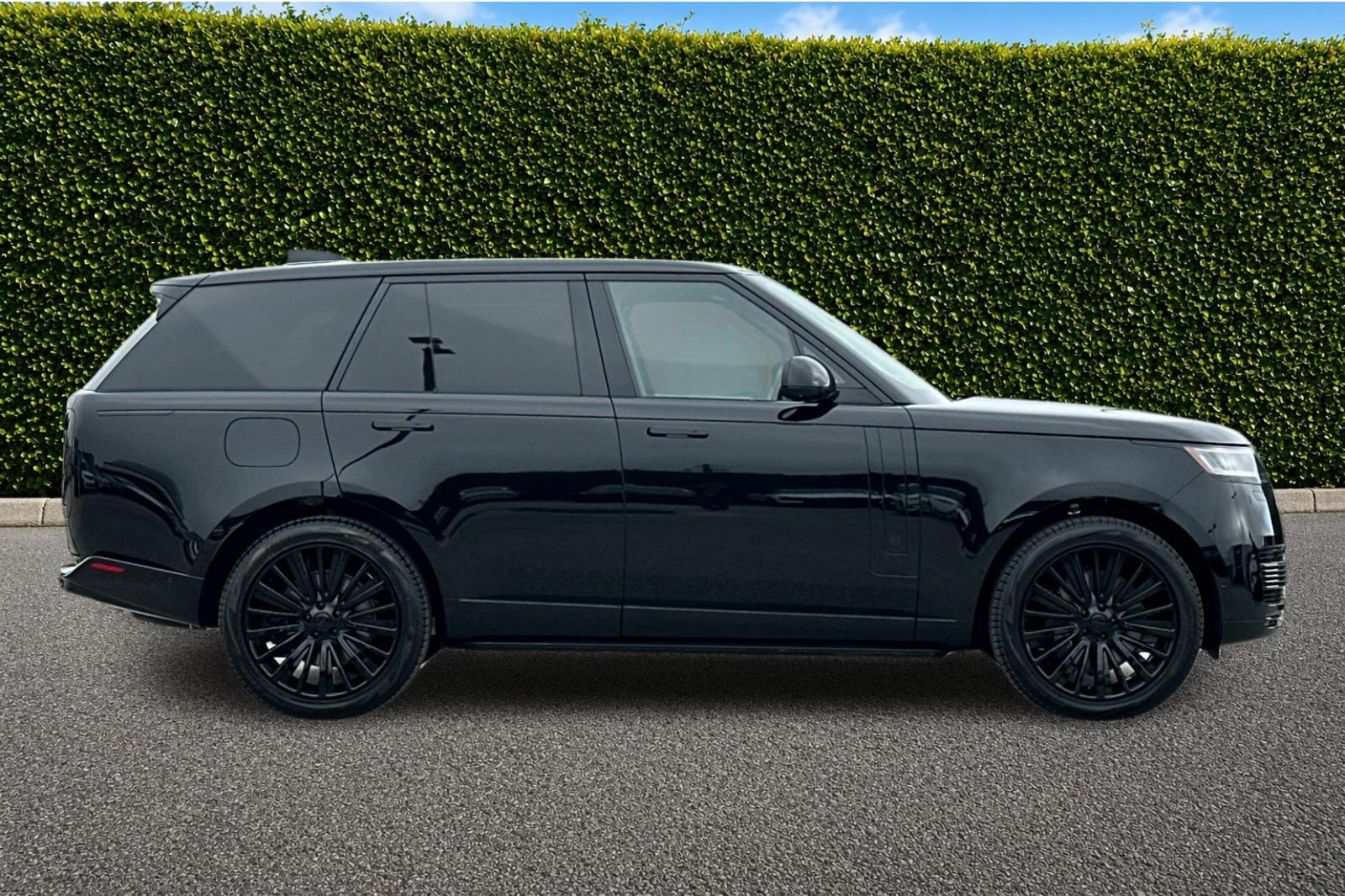 New 2026 Narvik Black Land Rover SV image 7