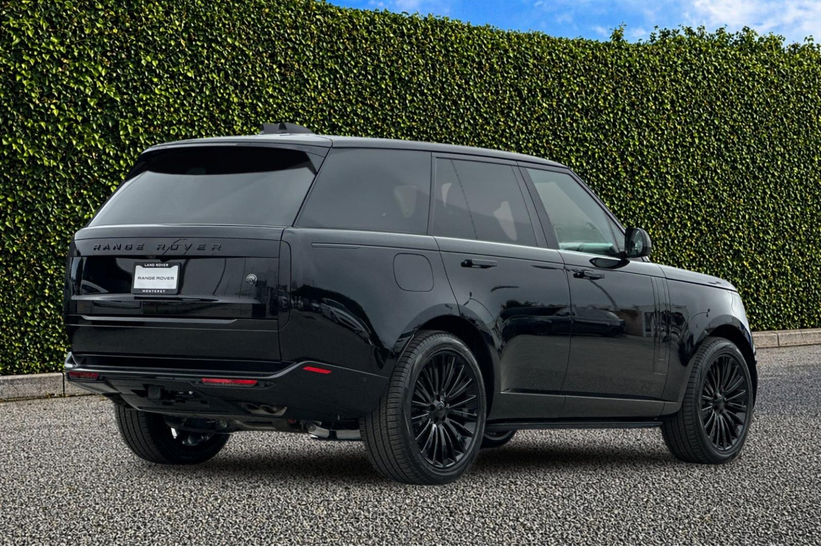 New 2026 Narvik Black Land Rover SV image 6