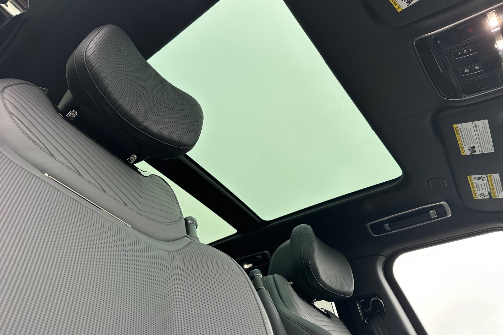 New 2026 Narvik Black Land Rover SV image 17