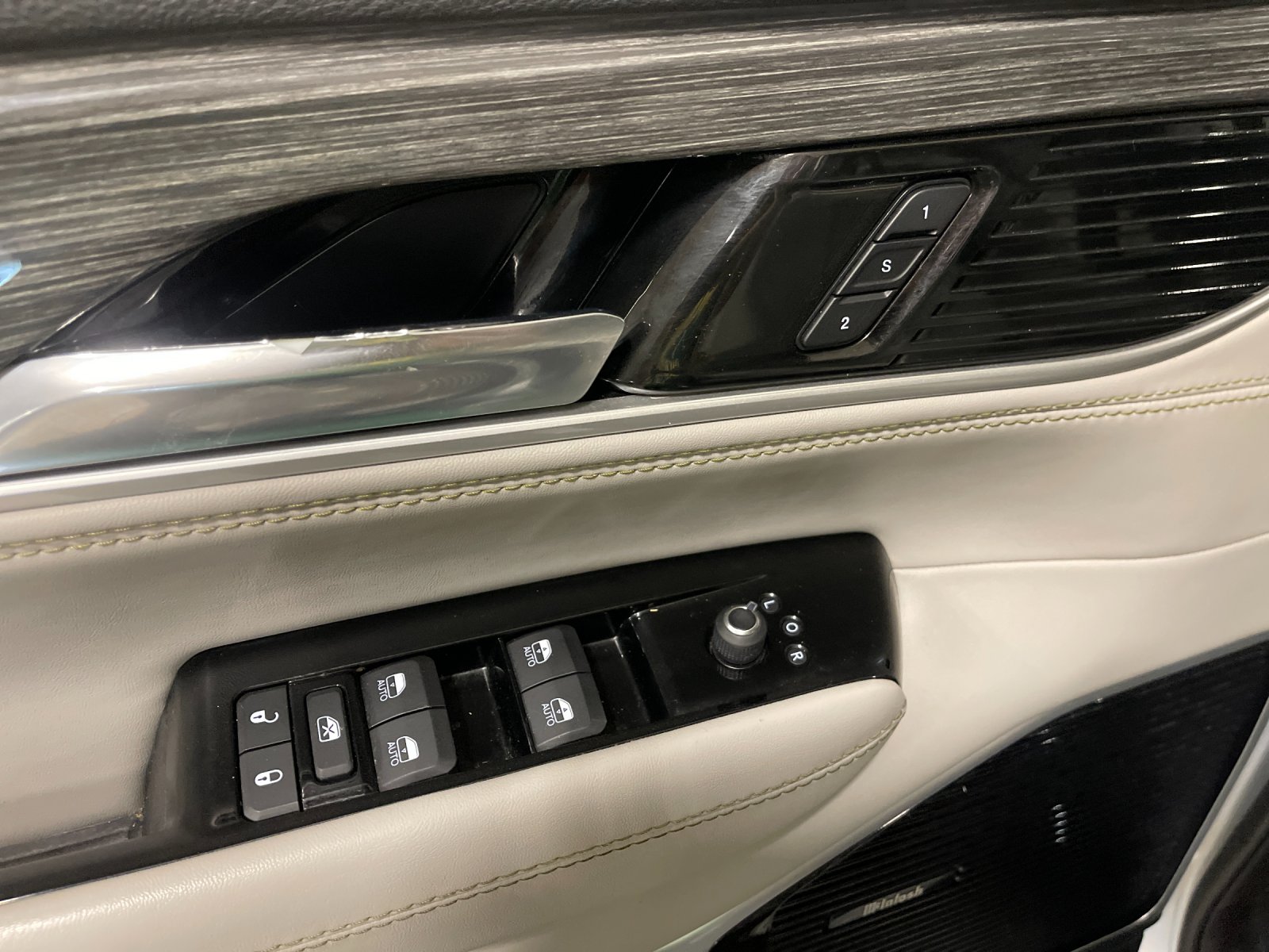 Used 2022 Silver Jeep Series III image 13