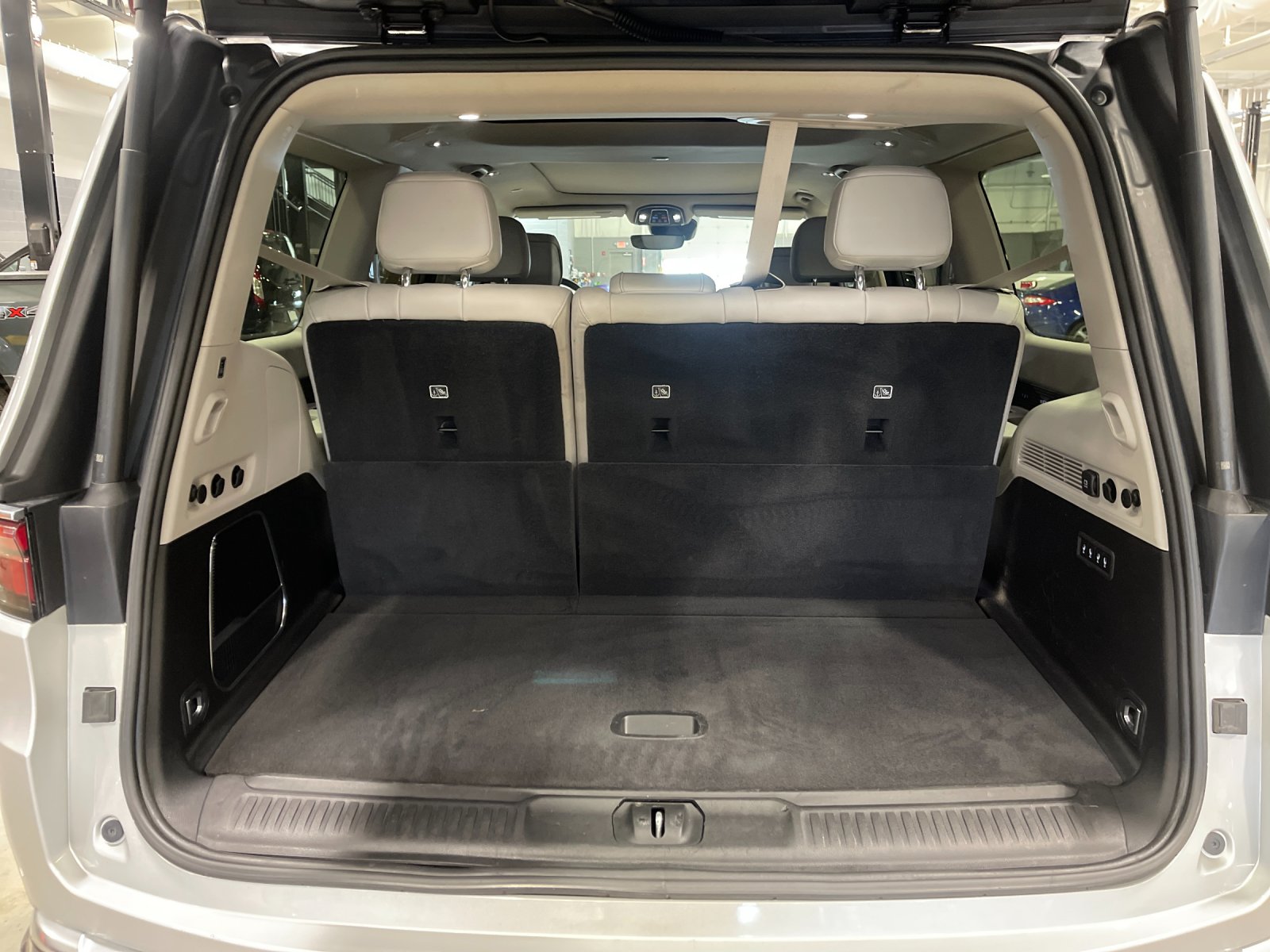 Used 2022 Silver Jeep Series III image 18