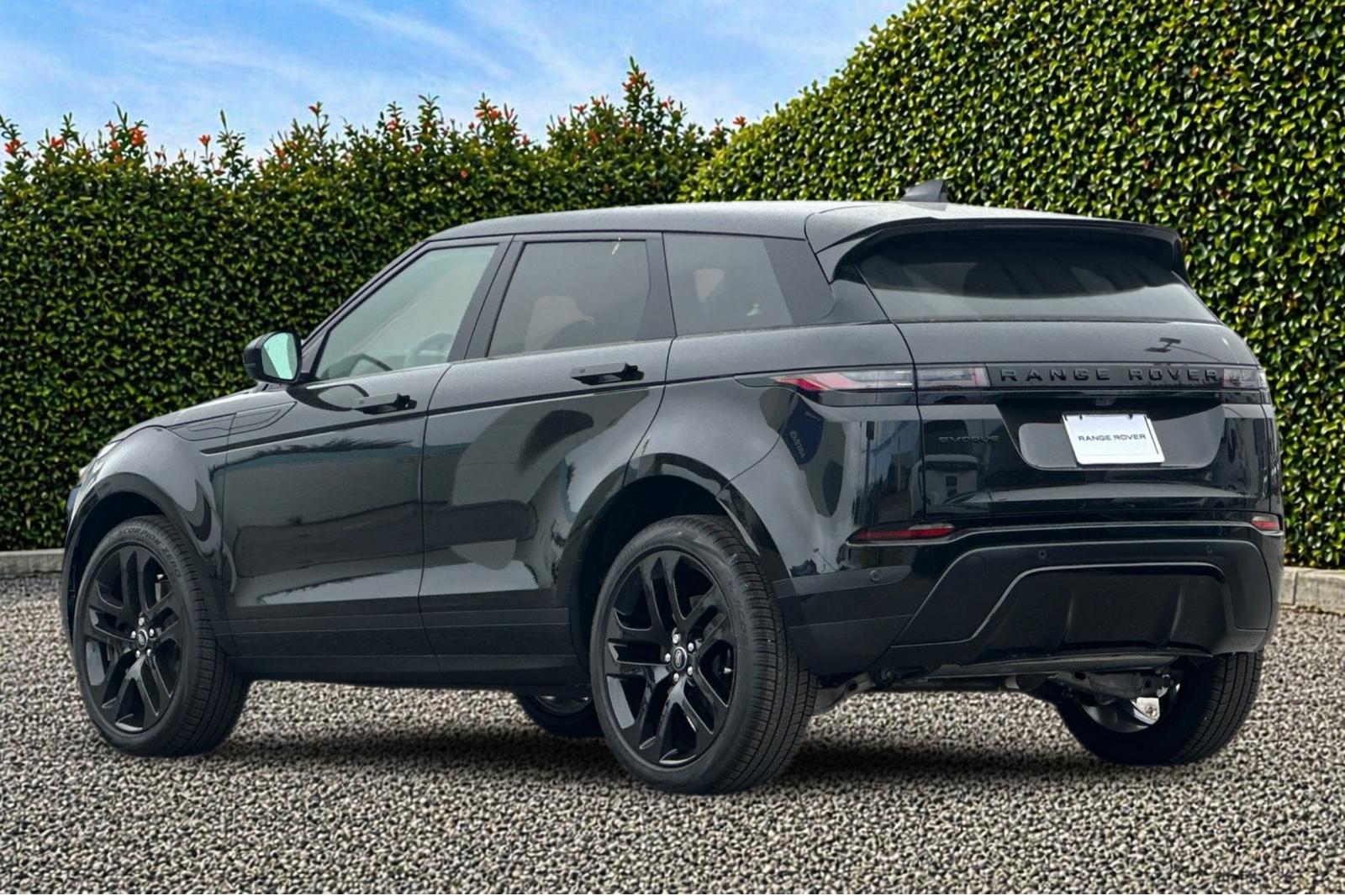 New 2026 Santorini Black Land Rover S image 4