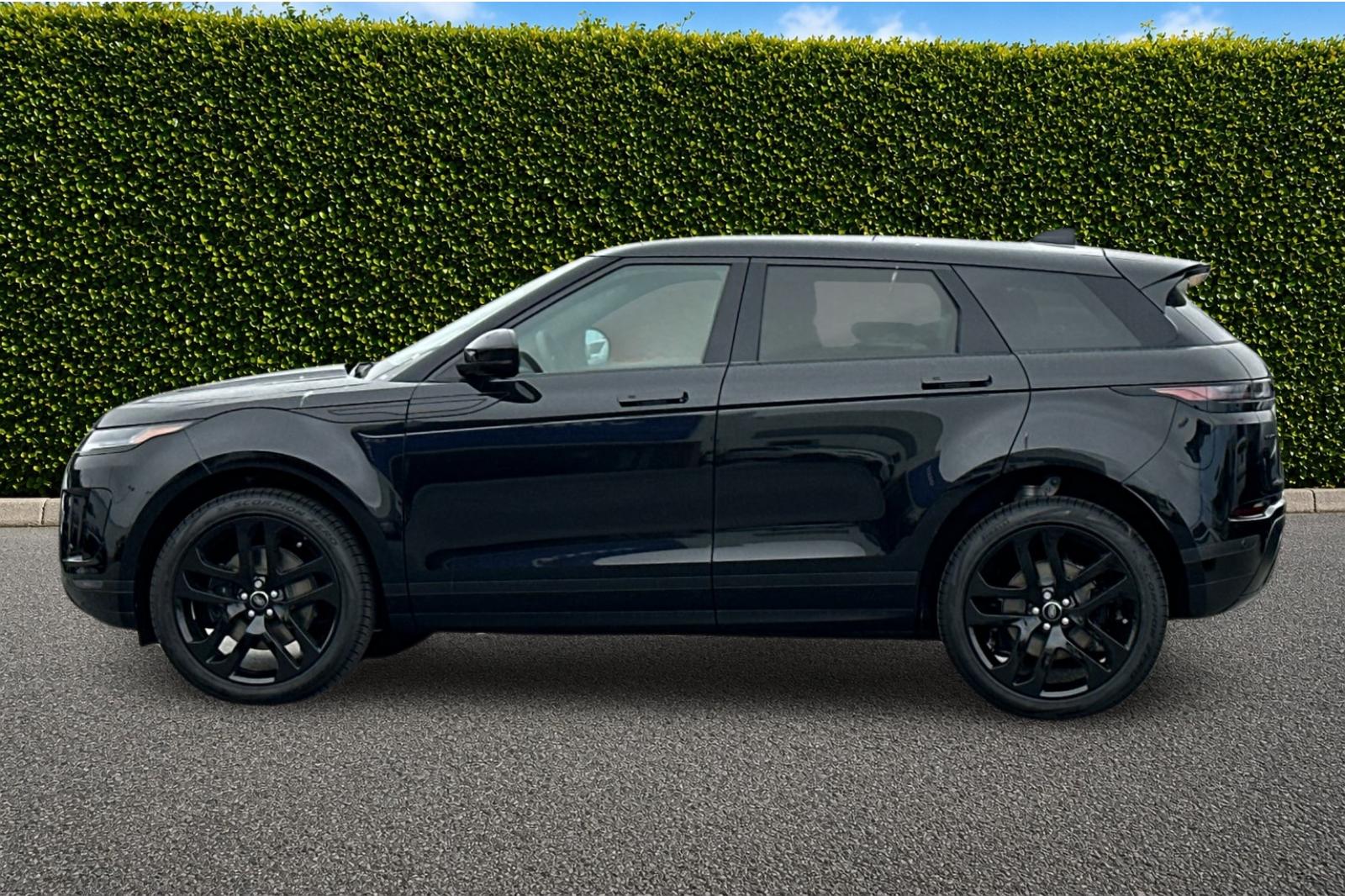 New 2026 Santorini Black Land Rover S image 3