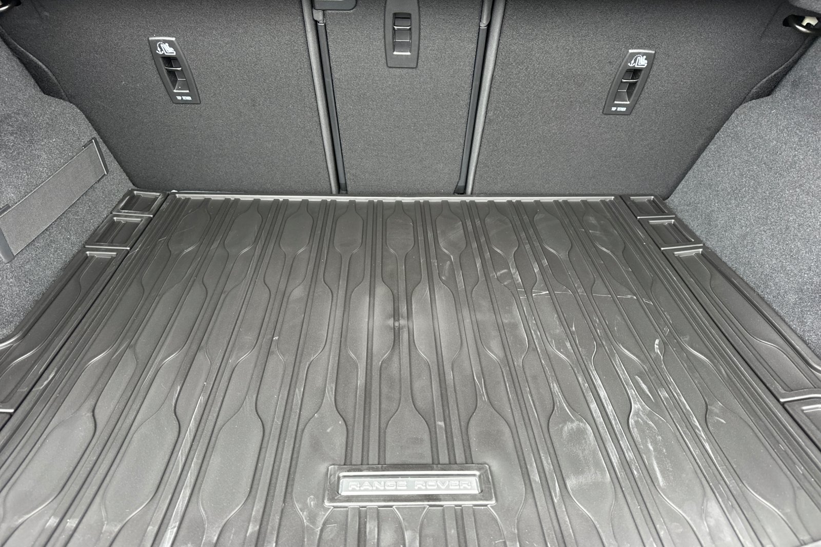 New 2026 Santorini Black Land Rover S image 15