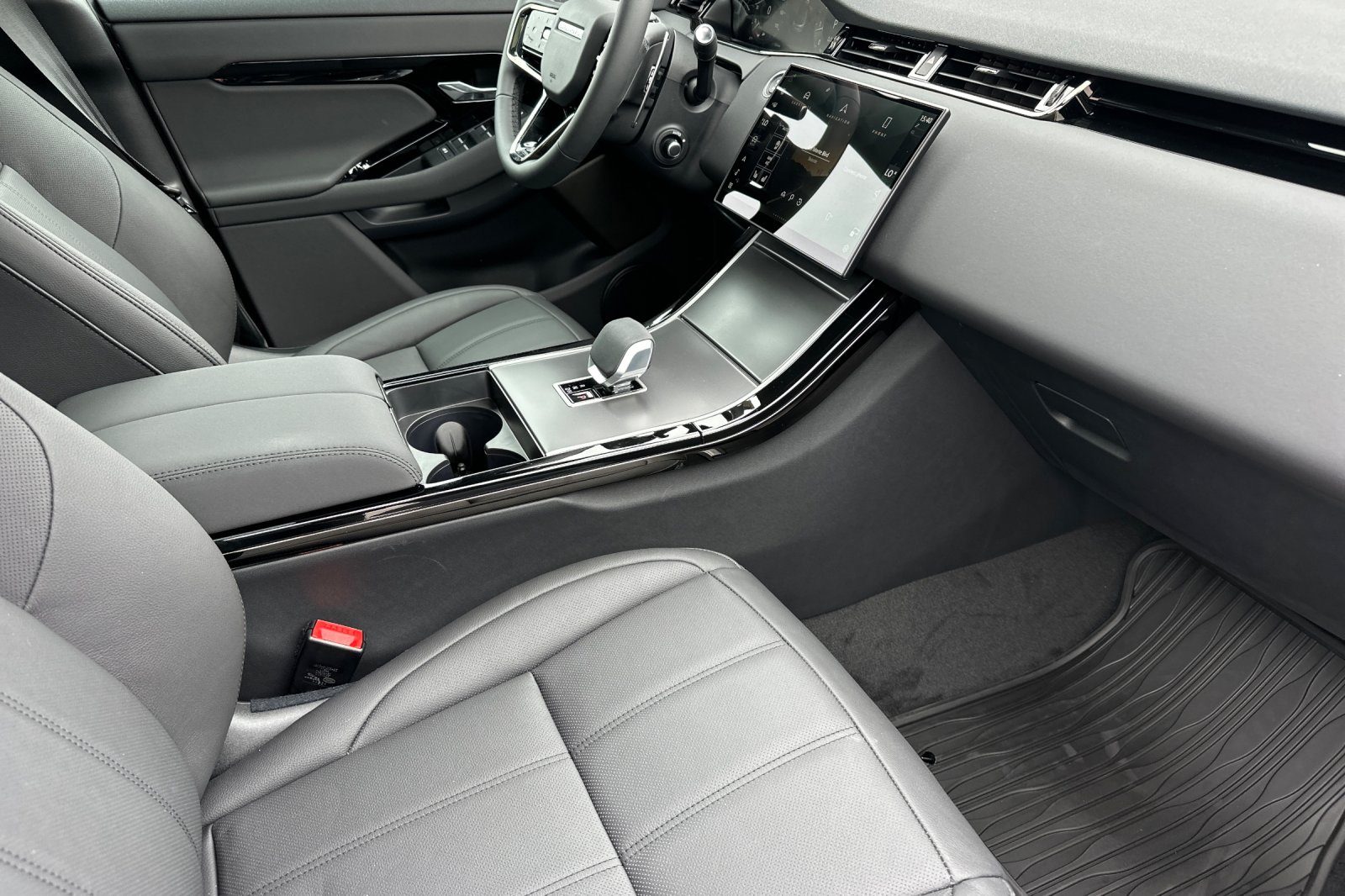 New 2026 Santorini Black Land Rover S image 16