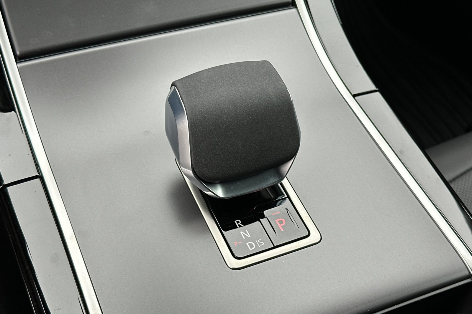 New 2026 Santorini Black Land Rover S image 22