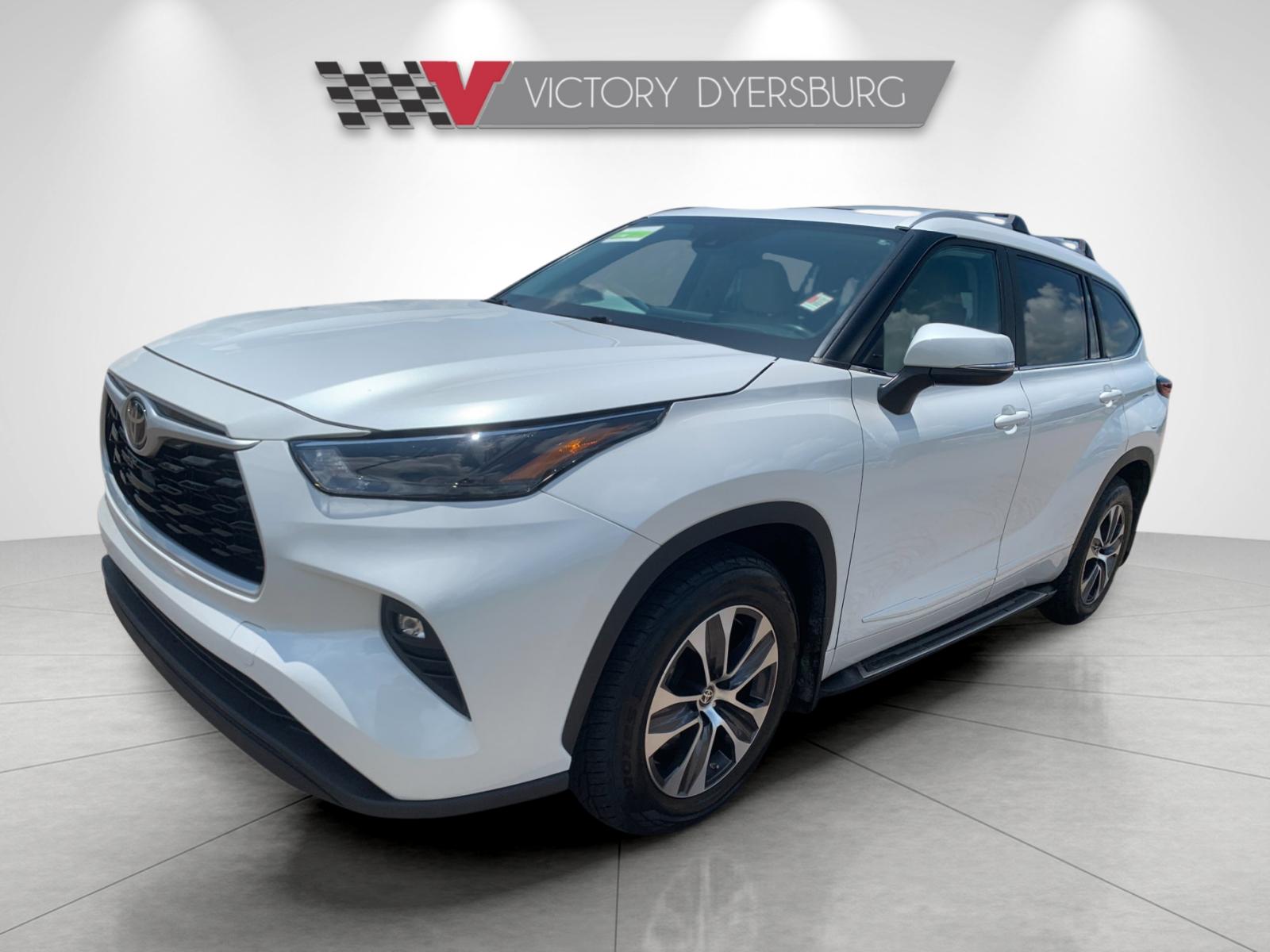 Used 2023 Beige Toyota XLE image 8