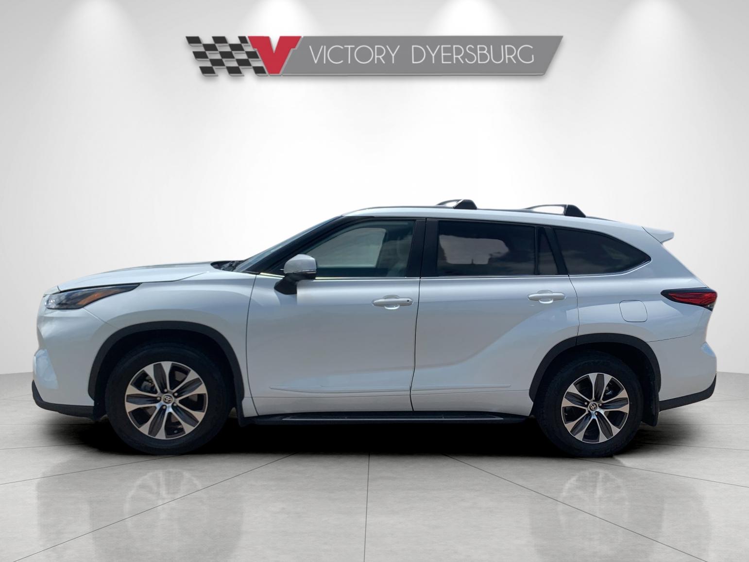 Used 2023 Beige Toyota XLE image 7