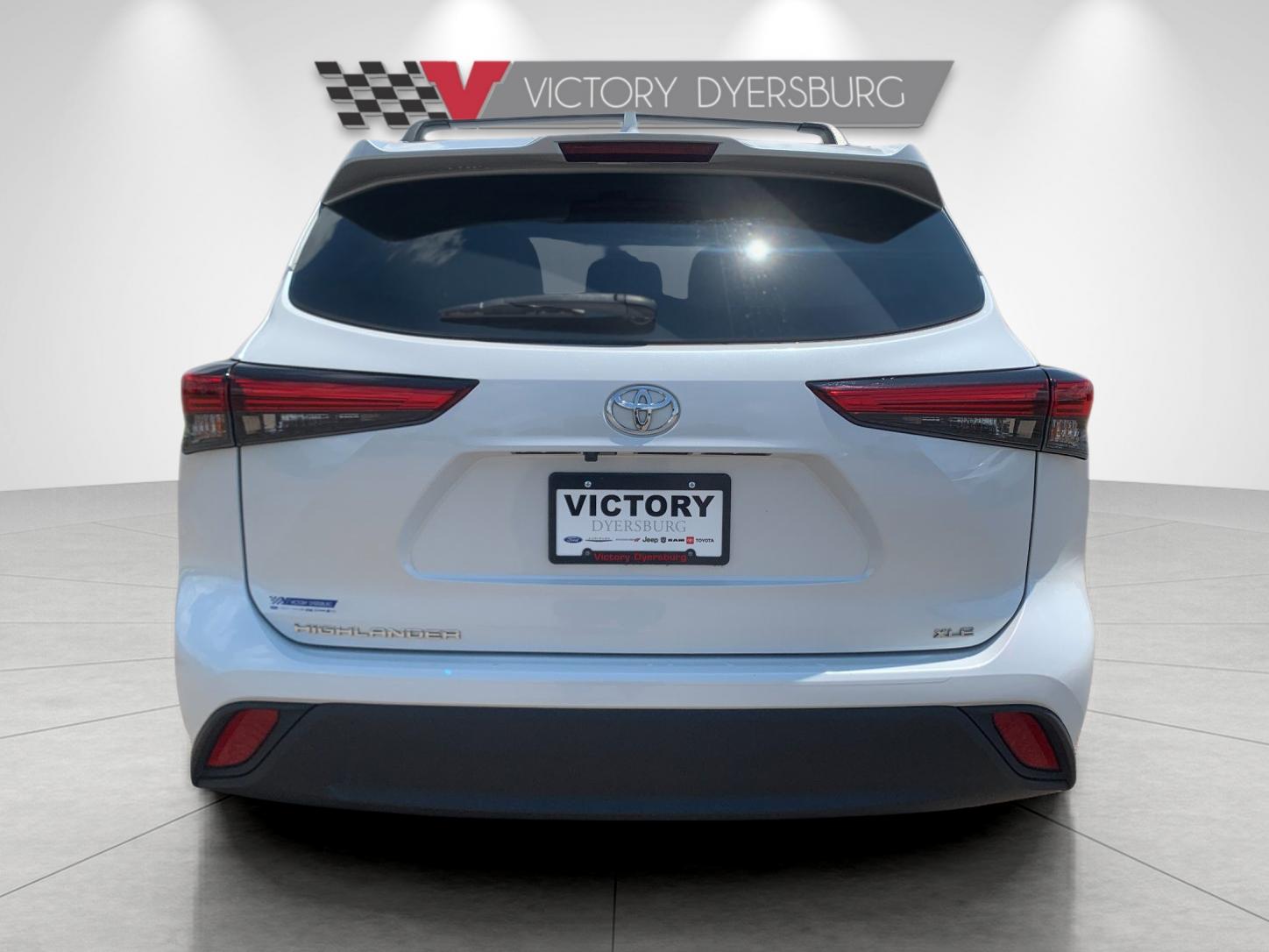 Used 2023 Beige Toyota XLE image 5