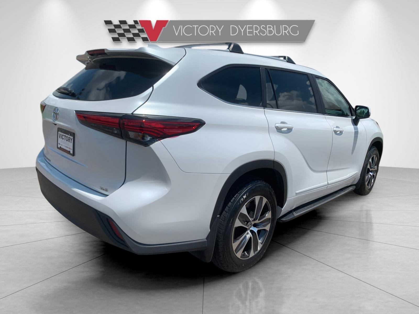 Used 2023 Beige Toyota XLE image 4