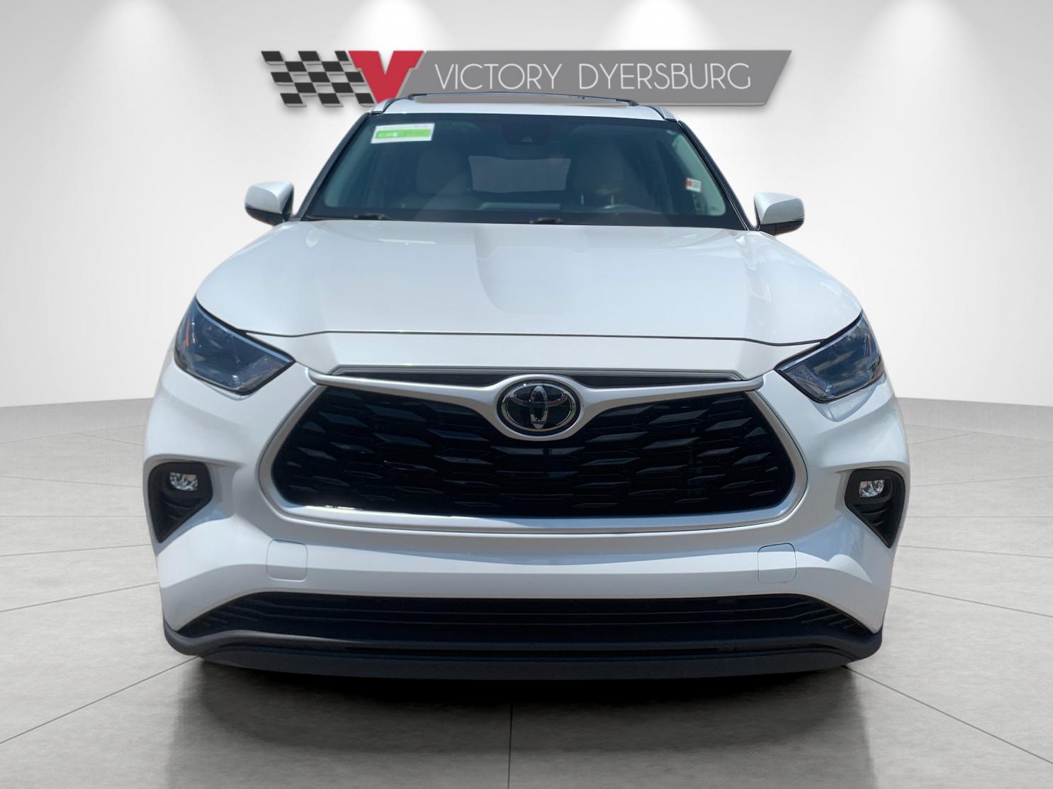 Used 2023 Beige Toyota XLE image 9