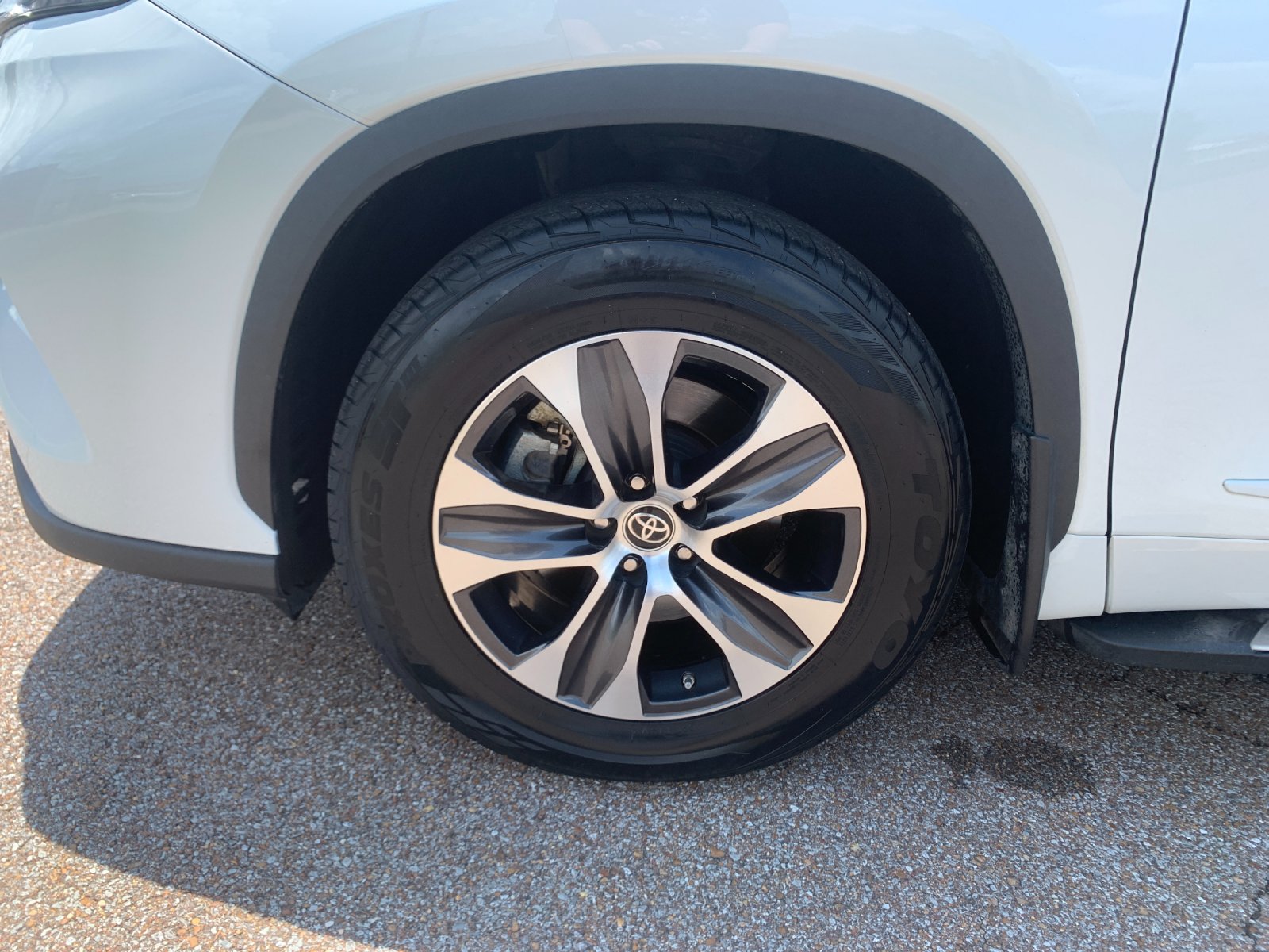 Used 2023 Beige Toyota XLE image 34
