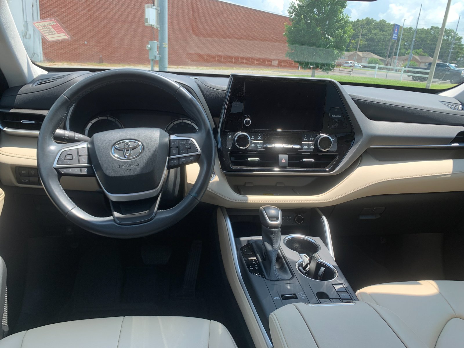 Used 2023 Beige Toyota XLE image 17