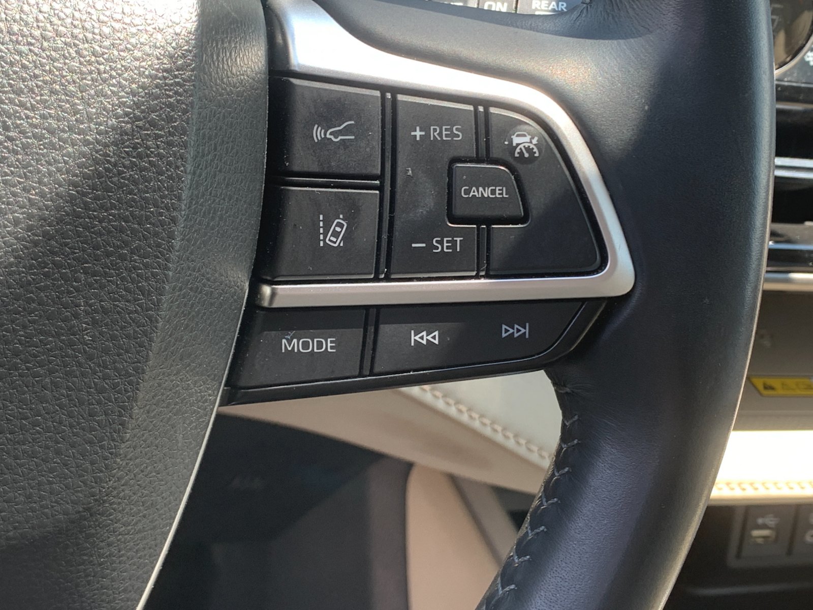 Used 2023 Beige Toyota XLE image 30