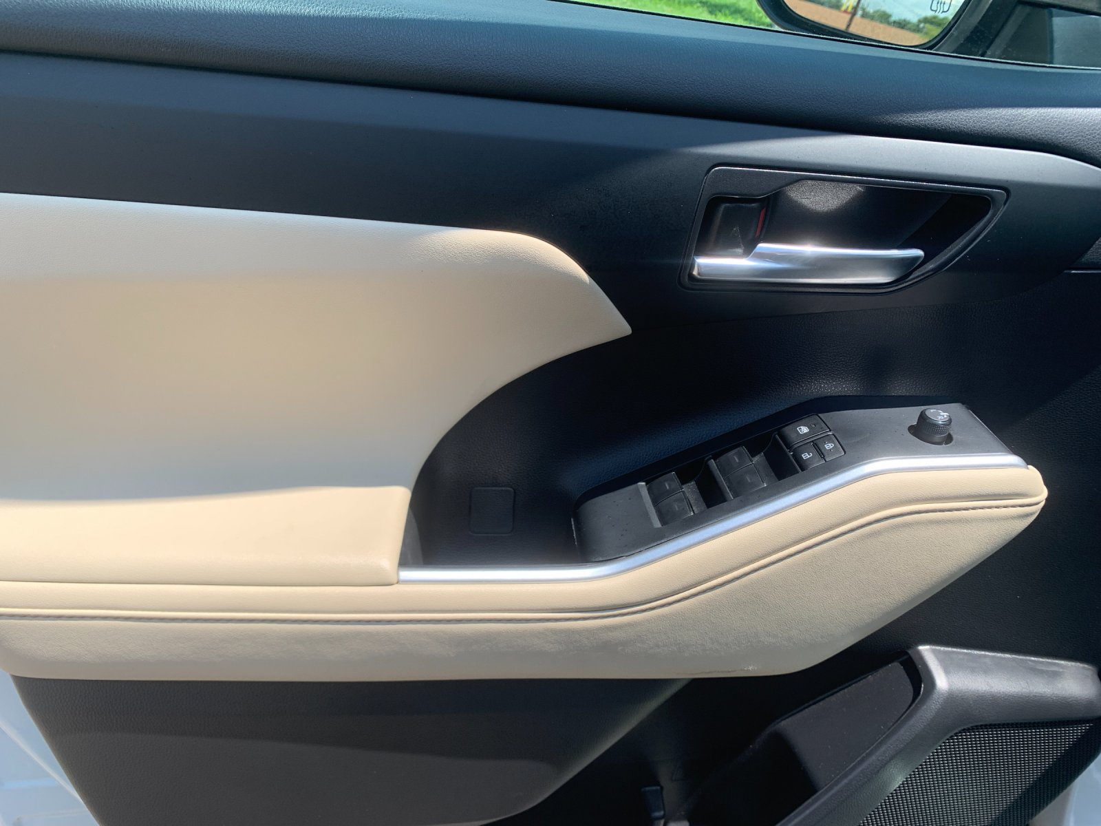 Used 2023 Beige Toyota XLE image 13