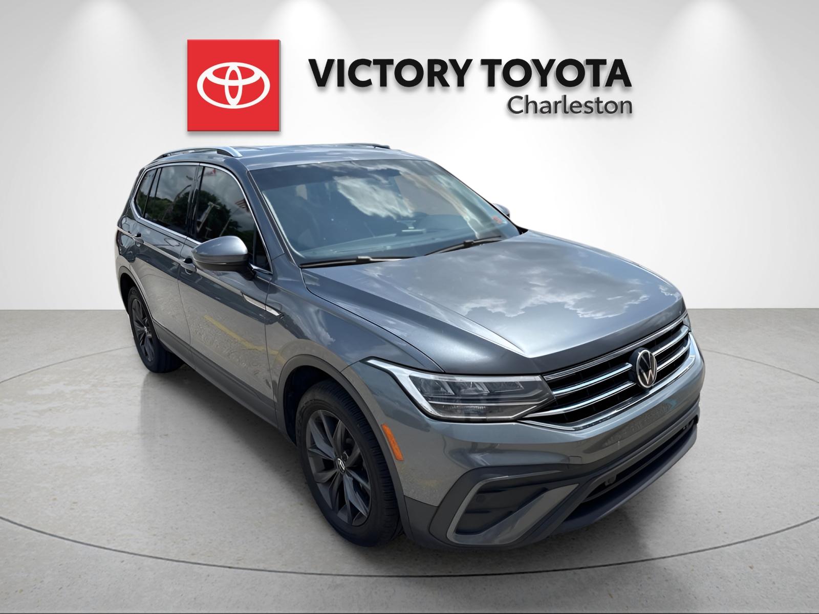 Used 2022  Volkswagen 2.0T SE image 3