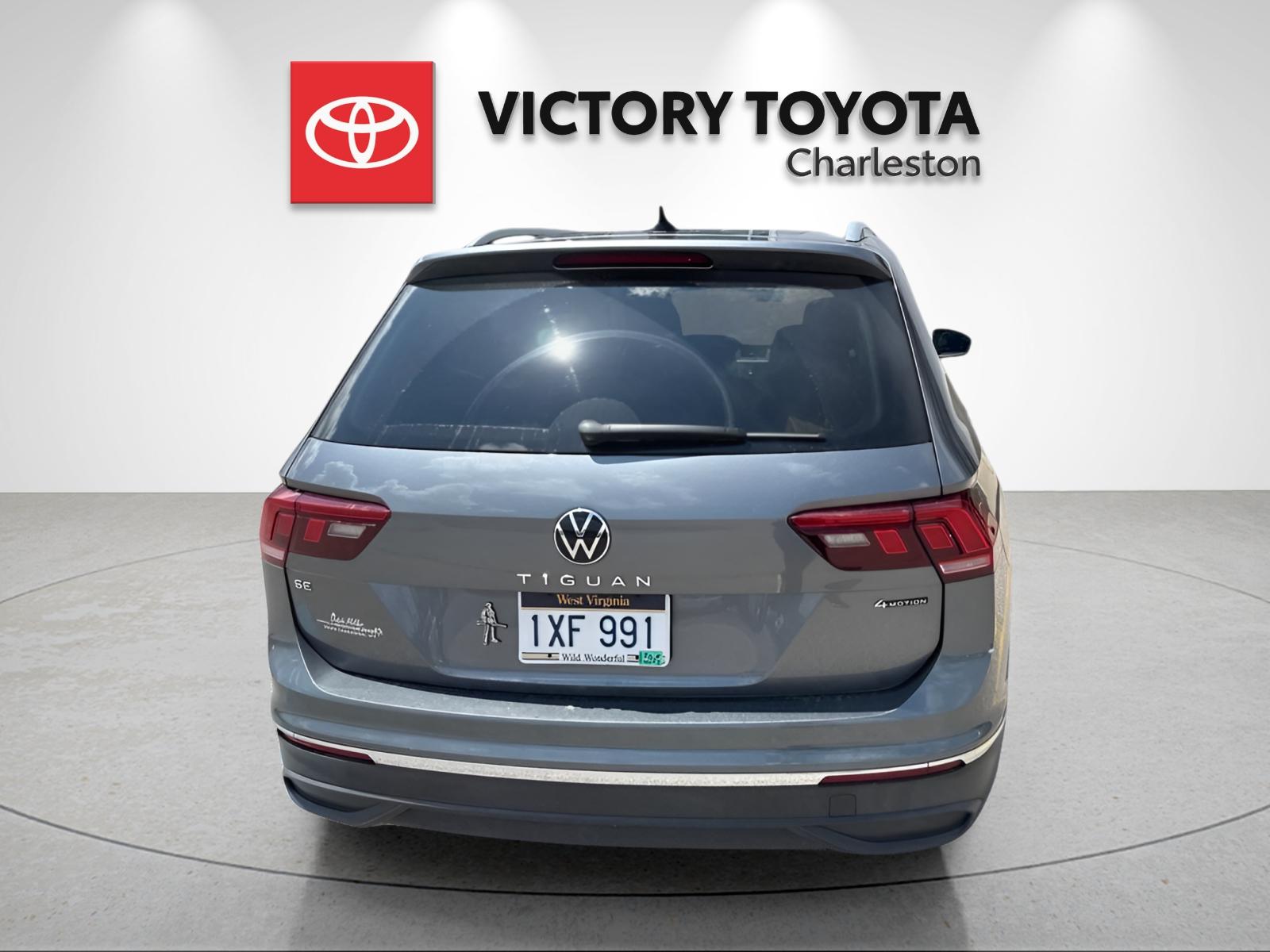 Used 2022  Volkswagen 2.0T SE image 6