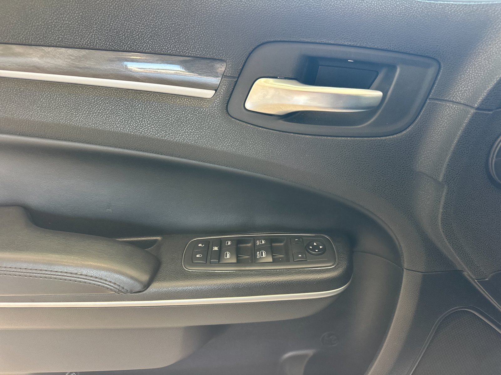 Used 2020 Blue Chrysler Touring image 10
