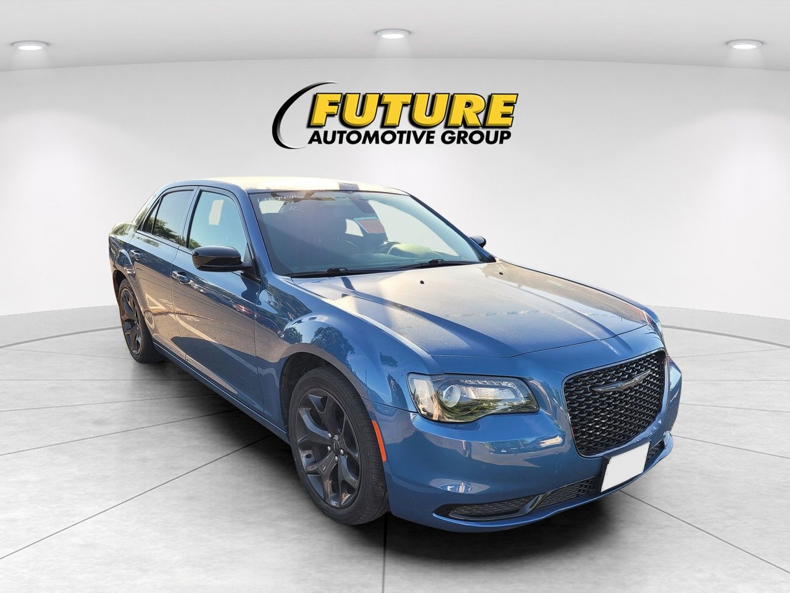2020 Chrysler 300 Touring's photo