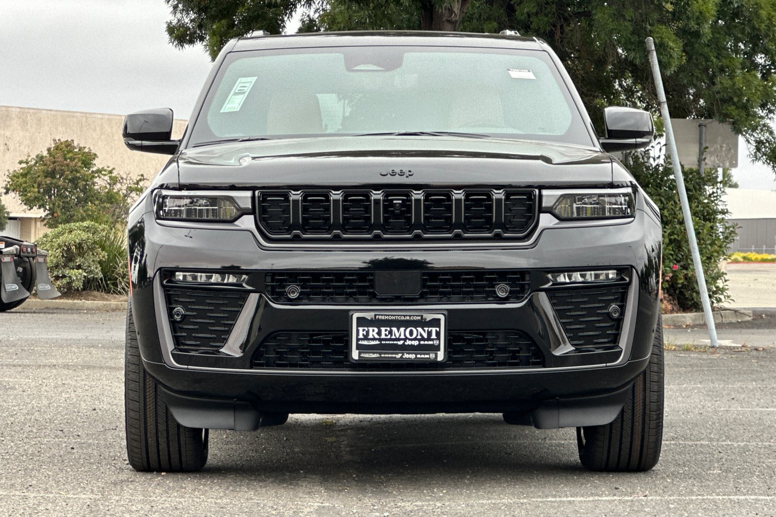 New 2026 Diamond Black Crystal Pearl-Coat Exterior Paint Jeep Summit image 8