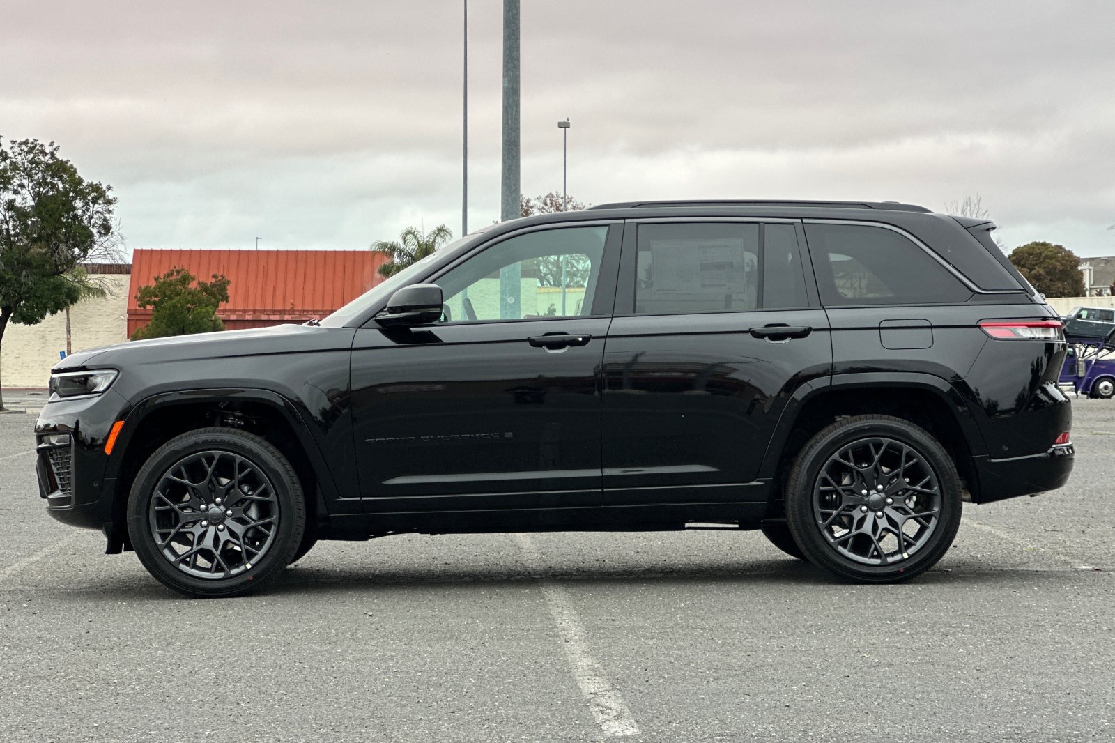 New 2026 Diamond Black Crystal Pearl-Coat Exterior Paint Jeep Summit image 6