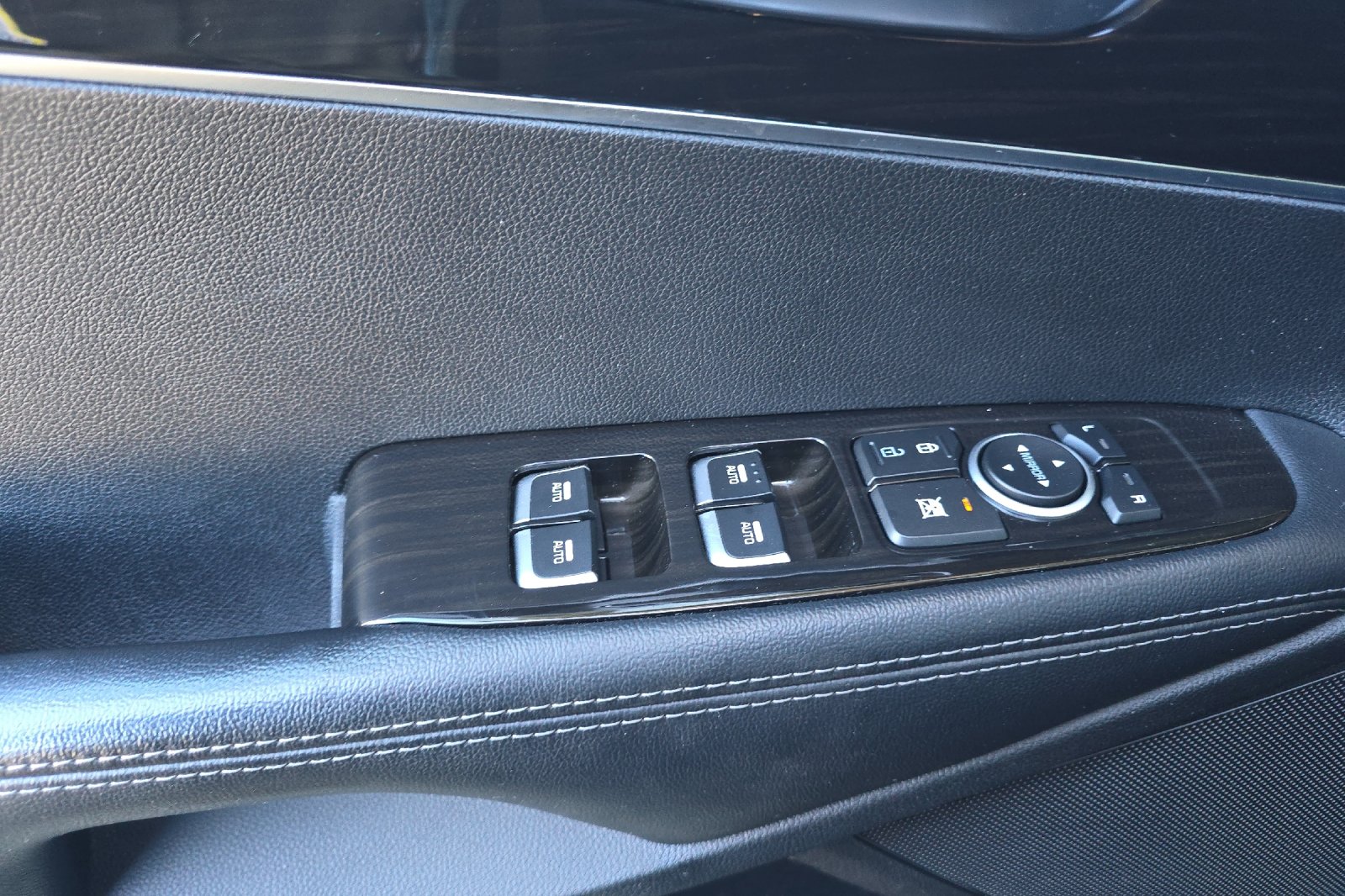 Used 2020 Blue Kia LX image 8