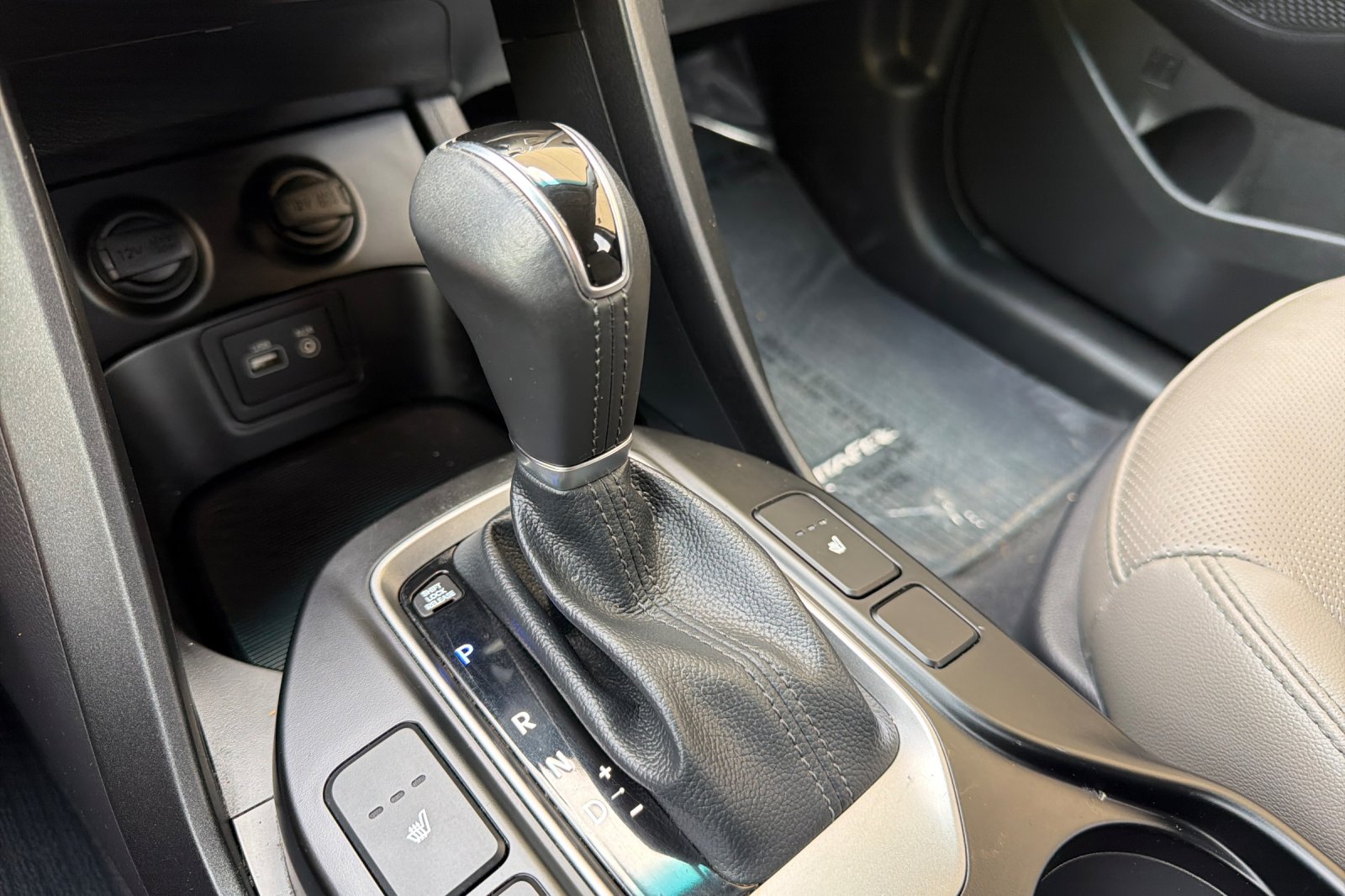 Used 2018 Mineral Gray Hyundai 2.4L image 18