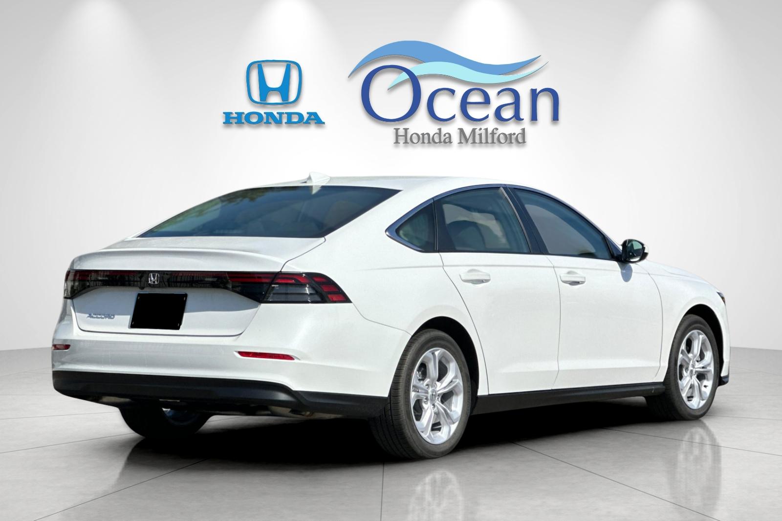 New 2026 Platinum White Pearl Honda LX image 5