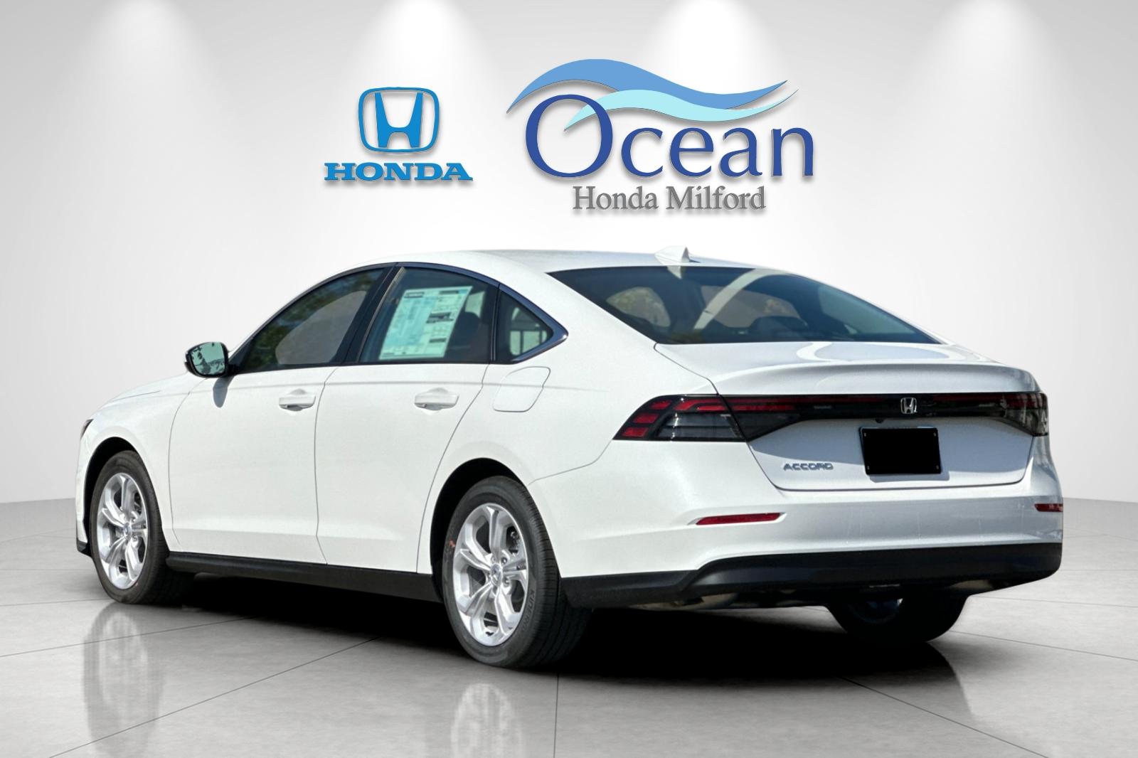 New 2026 Platinum White Pearl Honda LX image 3
