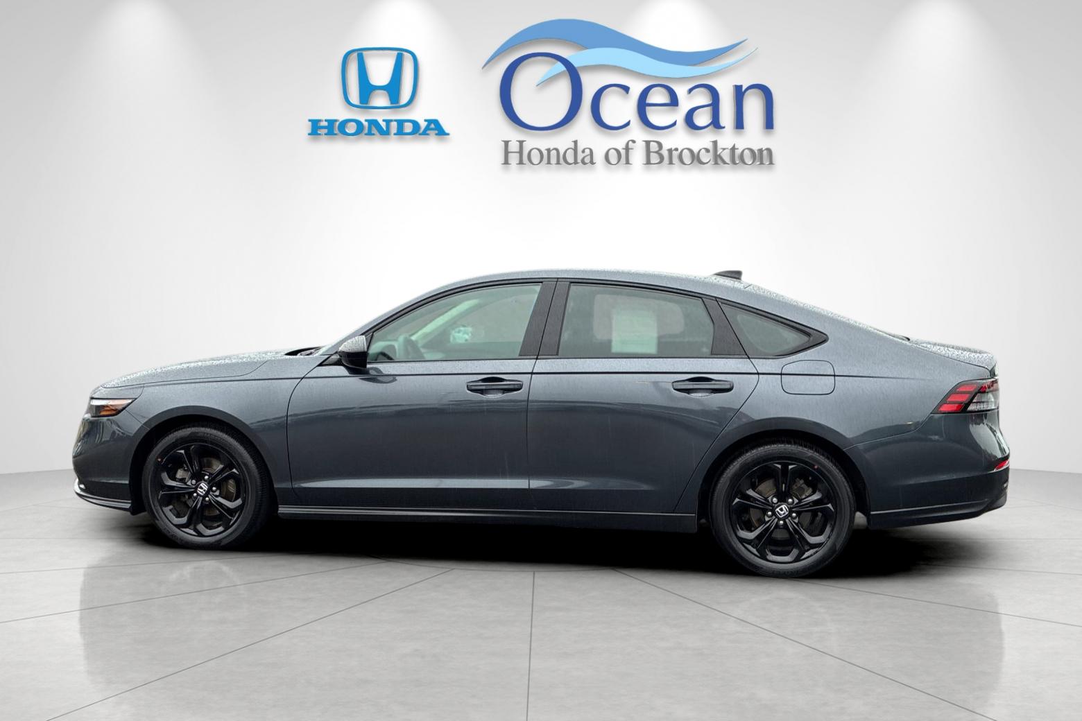 Used 2025 Meteorite Gray Metallic Honda SE image 6