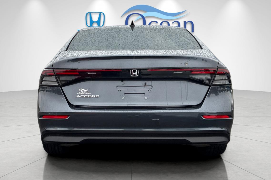 Used 2025 Meteorite Gray Metallic Honda SE image 4