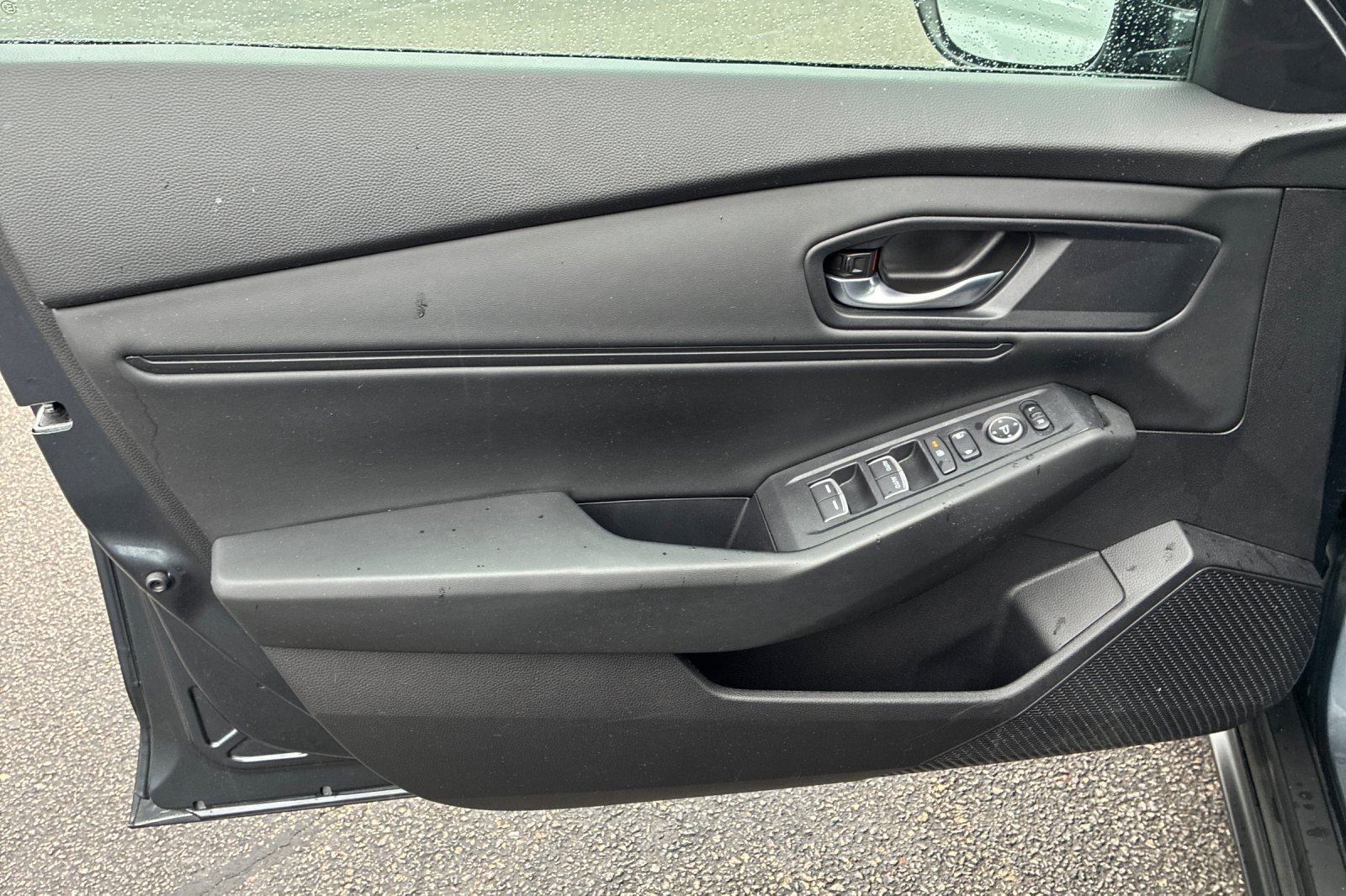 Used 2025 Meteorite Gray Metallic Honda SE image 11