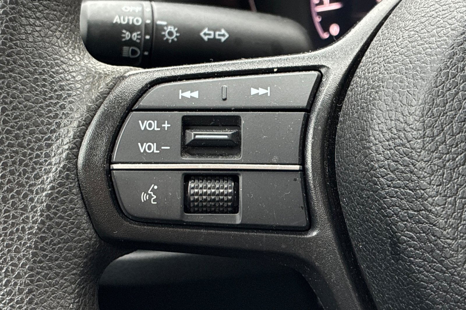 Used 2025 Meteorite Gray Metallic Honda SE image 28